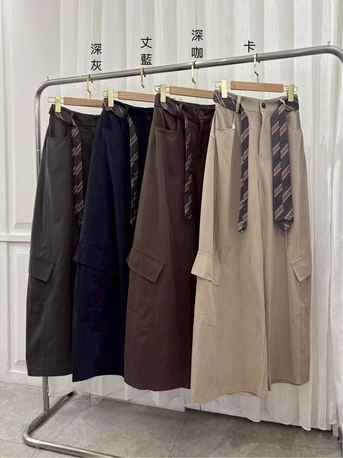 8946 附條紋領帶工裝褲