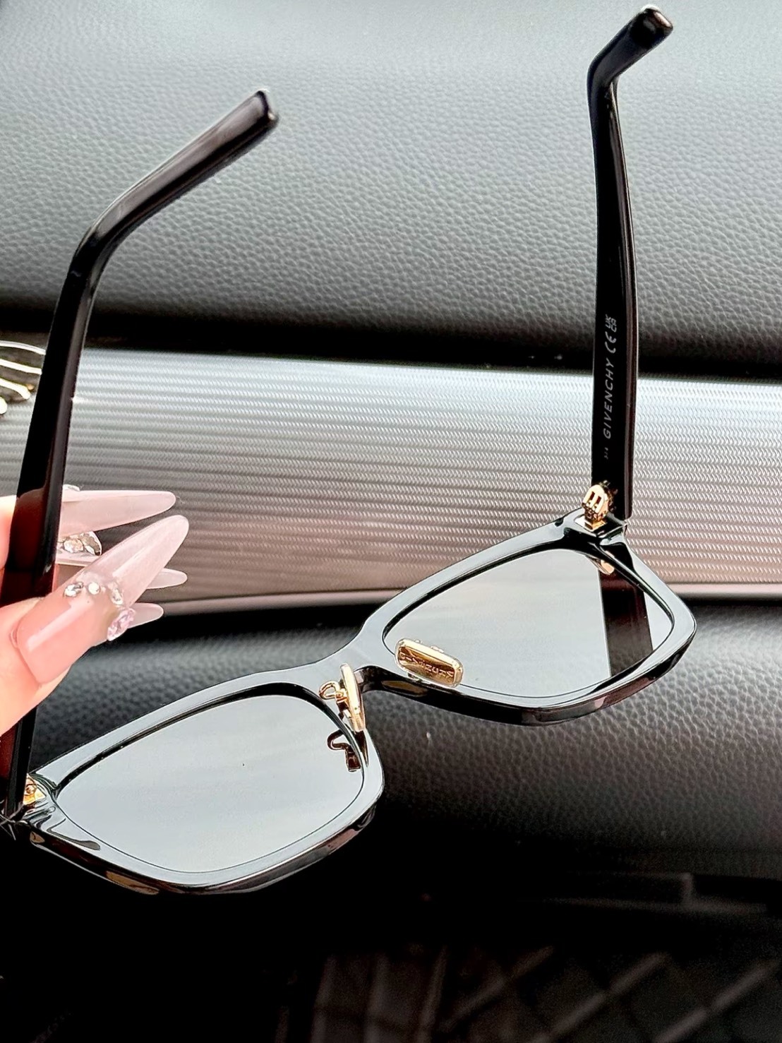 GIVENCHY 紀梵希 大方框黑墨鏡