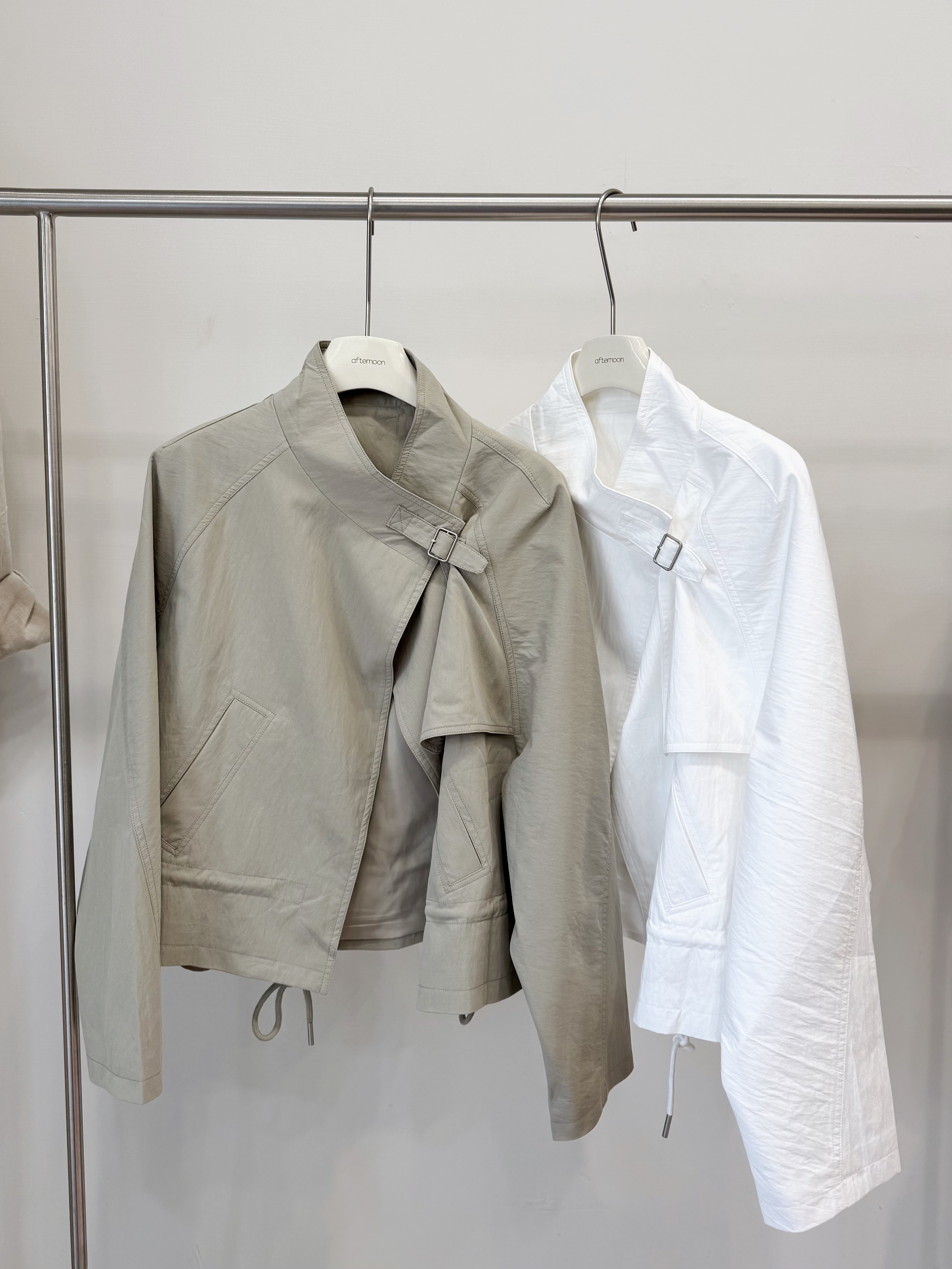 2801 下擺抽繩短版風衣外套