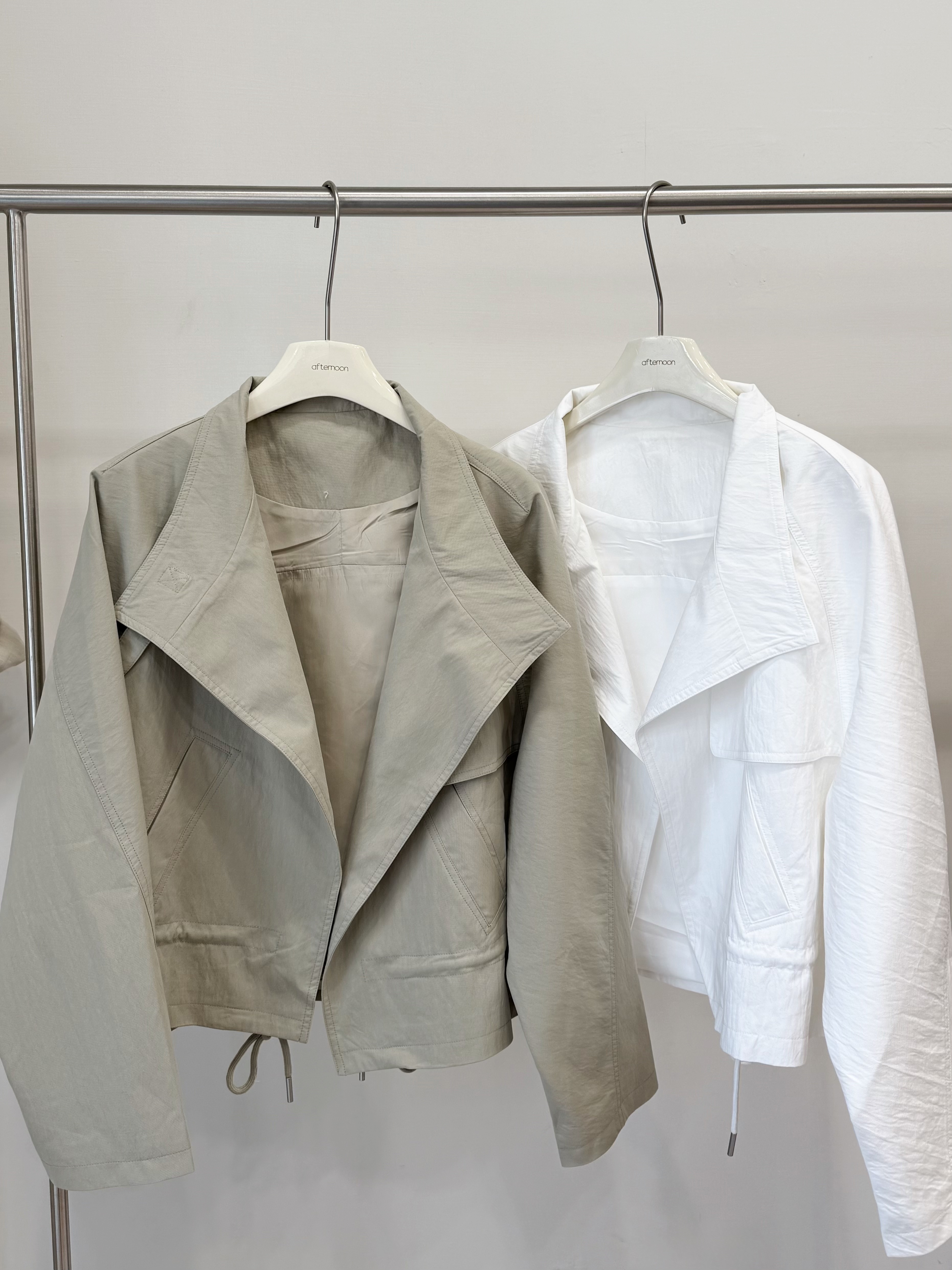 2801 下擺抽繩短版風衣外套