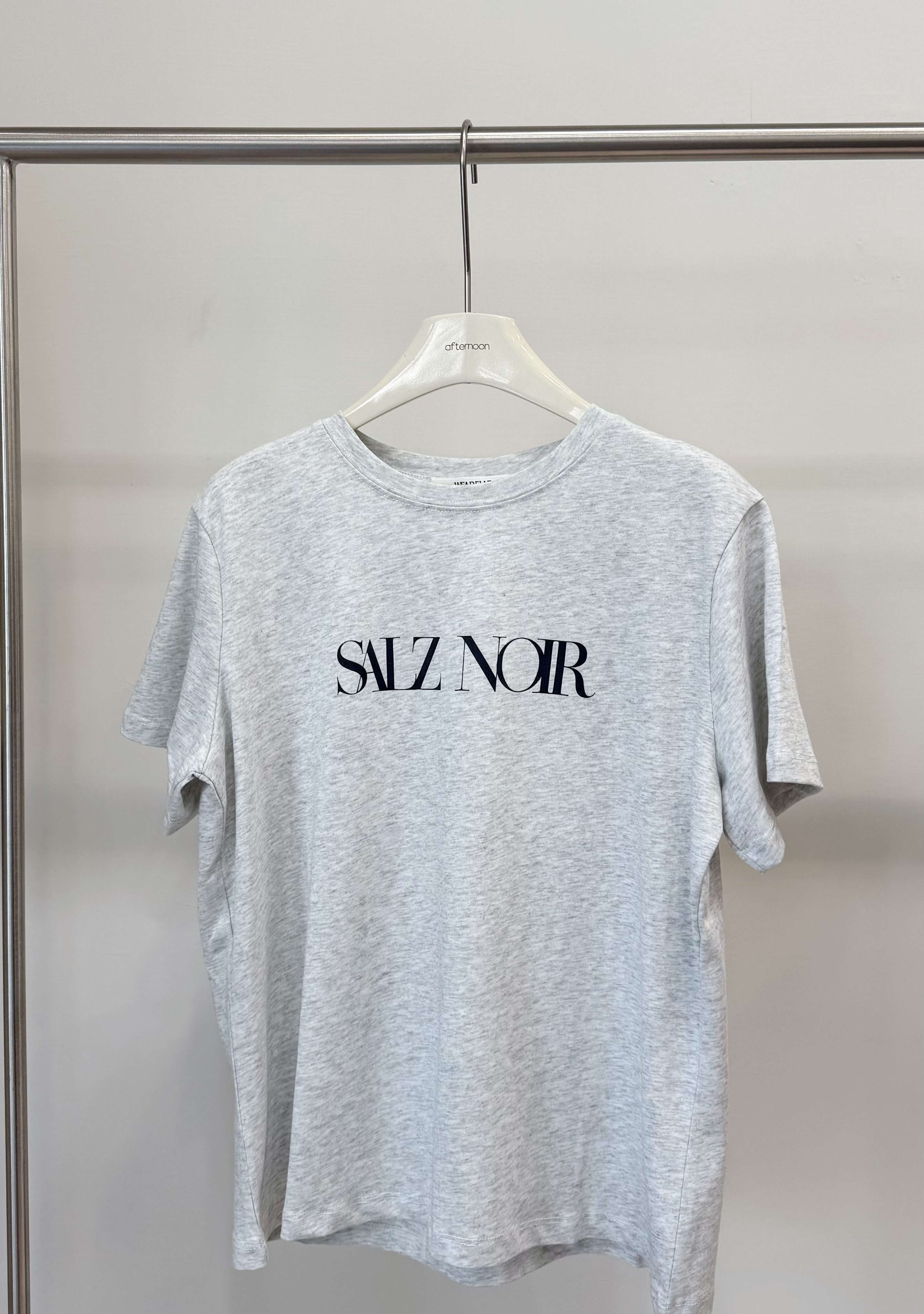 112 花灰色優雅英文字短T