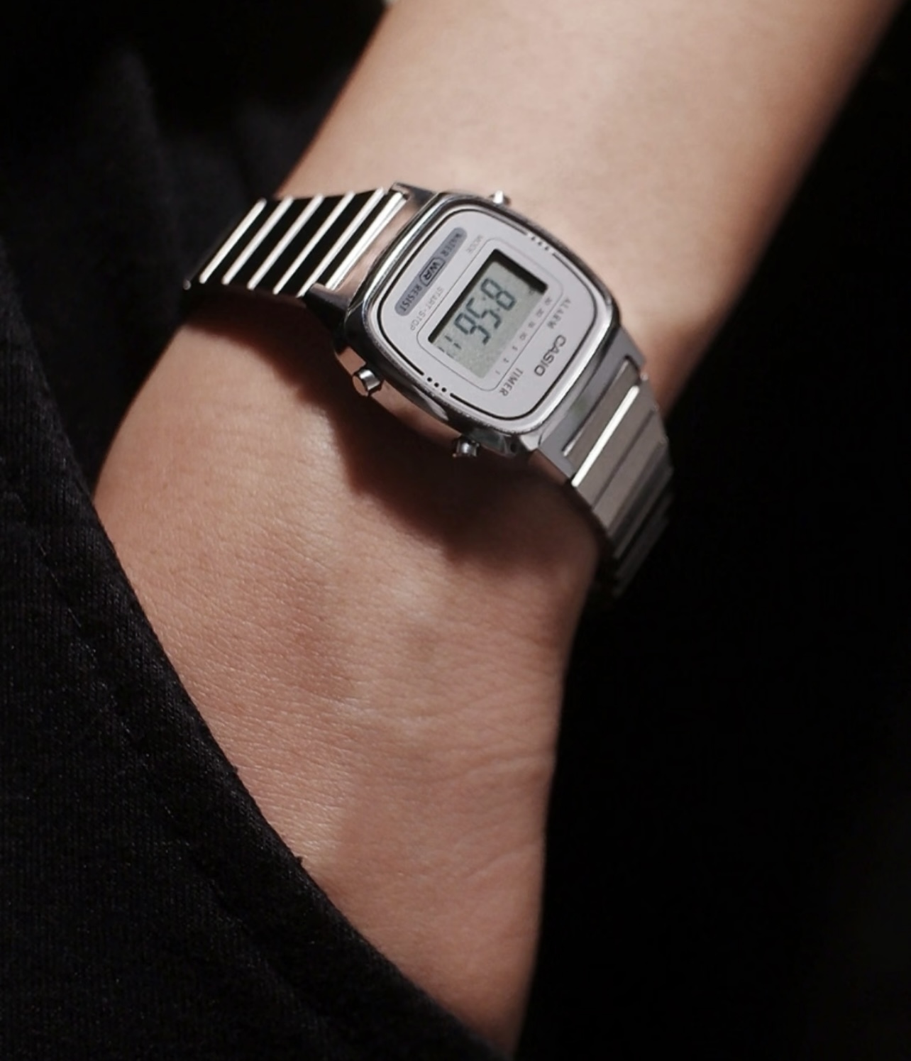 代購-CASIO卡西歐 YOUTH系列-金屬小方塊 經典方塊復古小銀塊液晶顯示 石英機芯 不鏽鋼錶帶 女錶 LA670WA