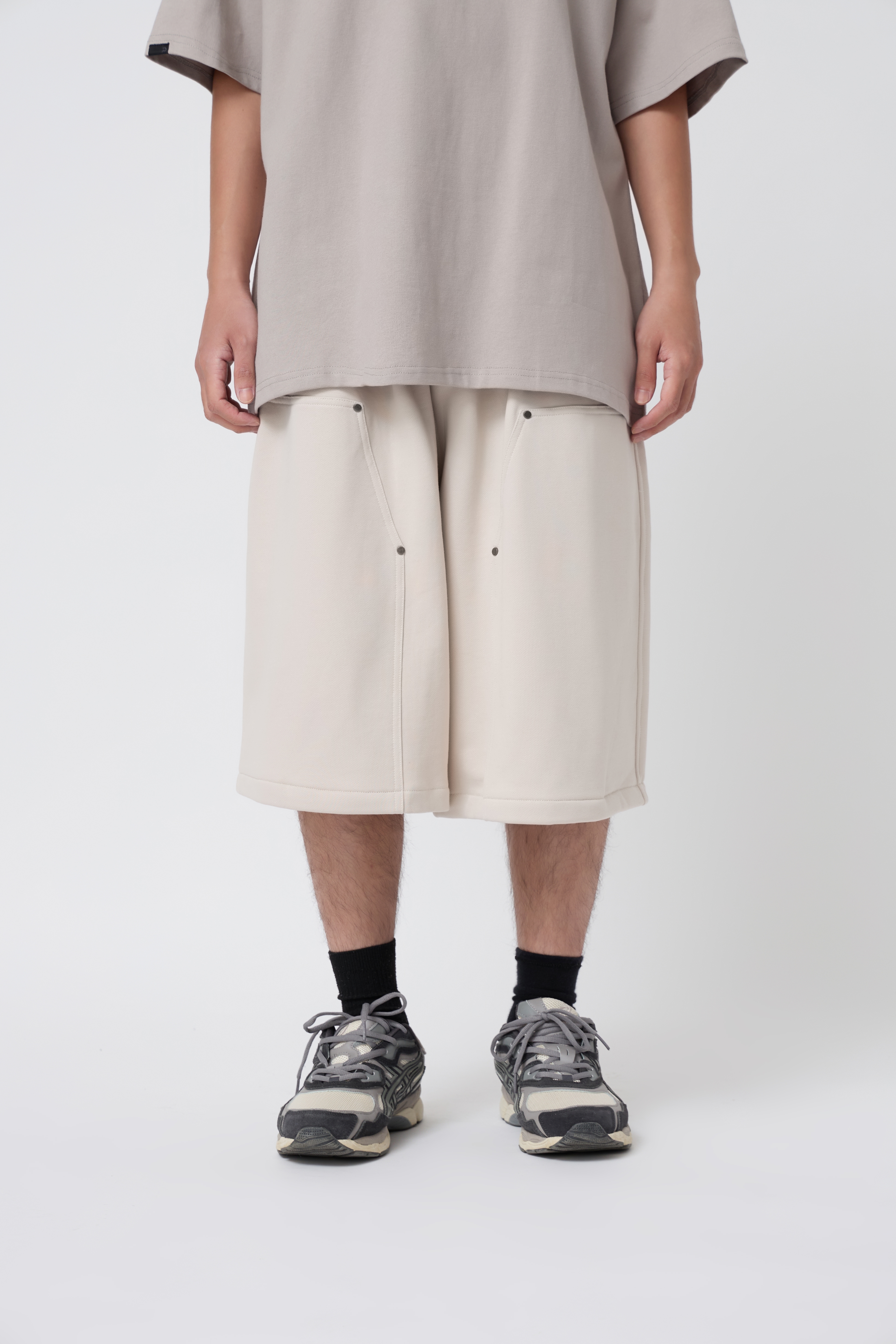 NOIR 雙膝釘釦純棉六分褲