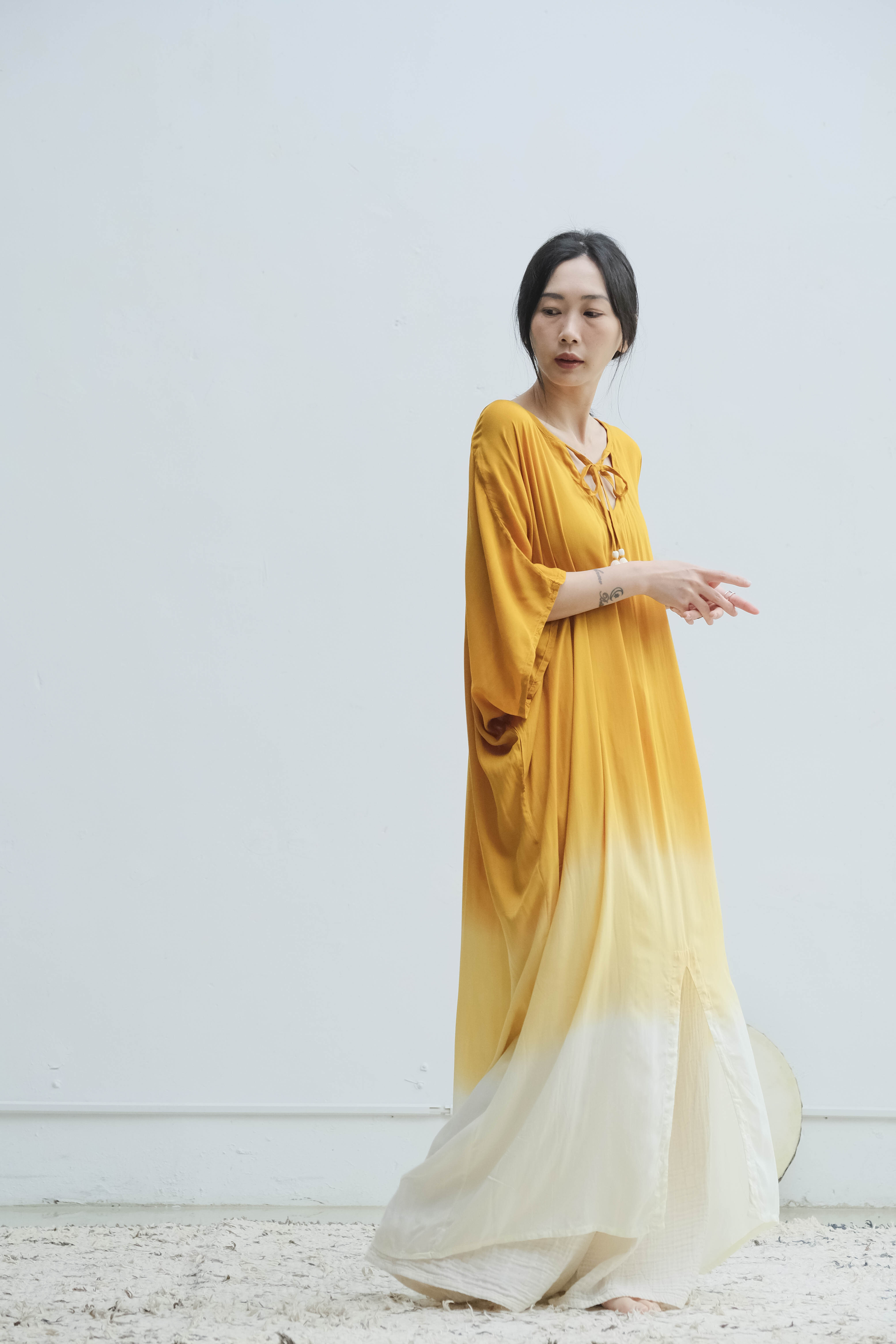 綁帶流蘇漸層洋裝罩衫 / 嫘縈 黃