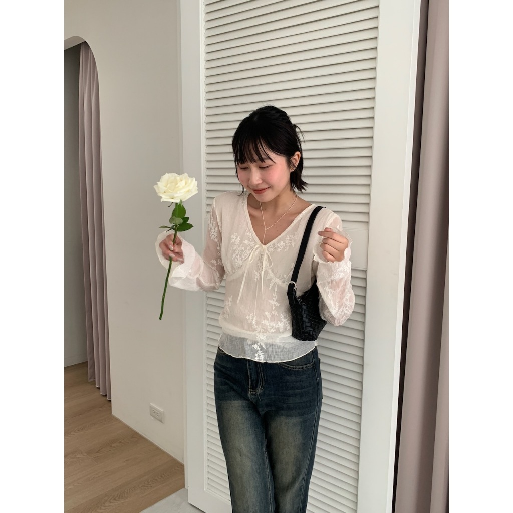 A14 整件繡花V領蕾絲上衣 #2837