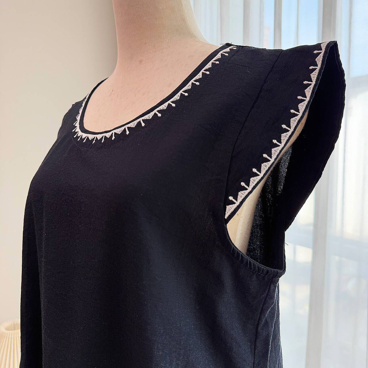 A8226-領.袖刺繡棉麻上衣