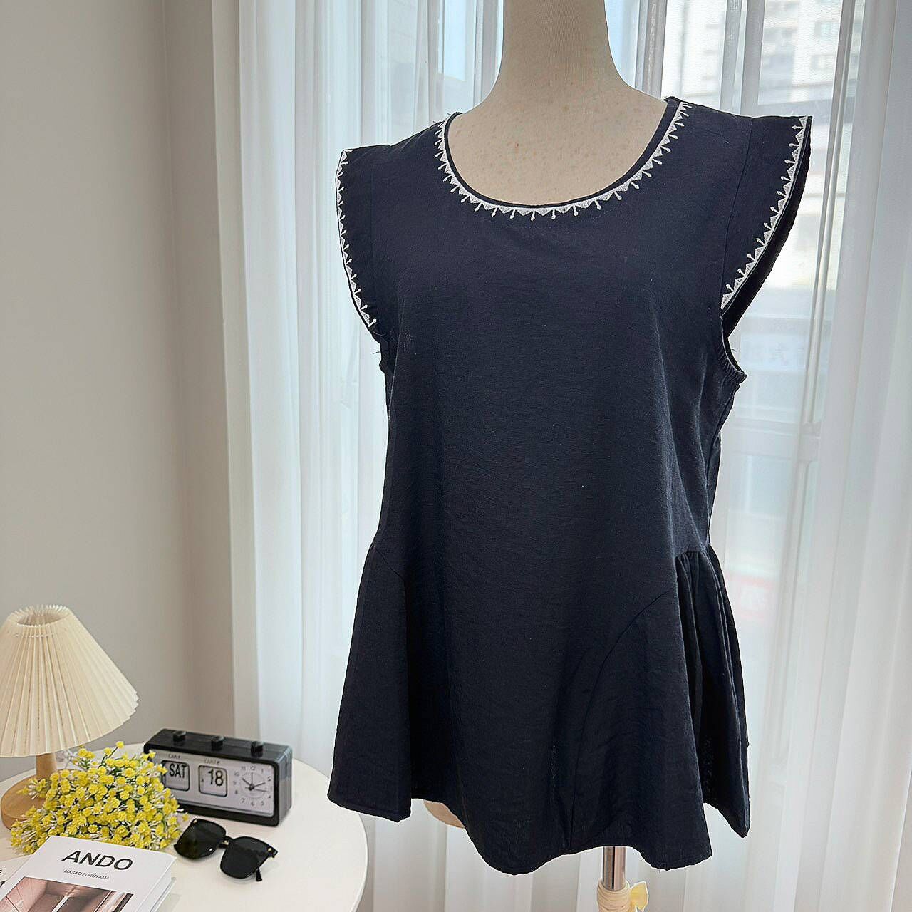 A8226-領.袖刺繡棉麻上衣