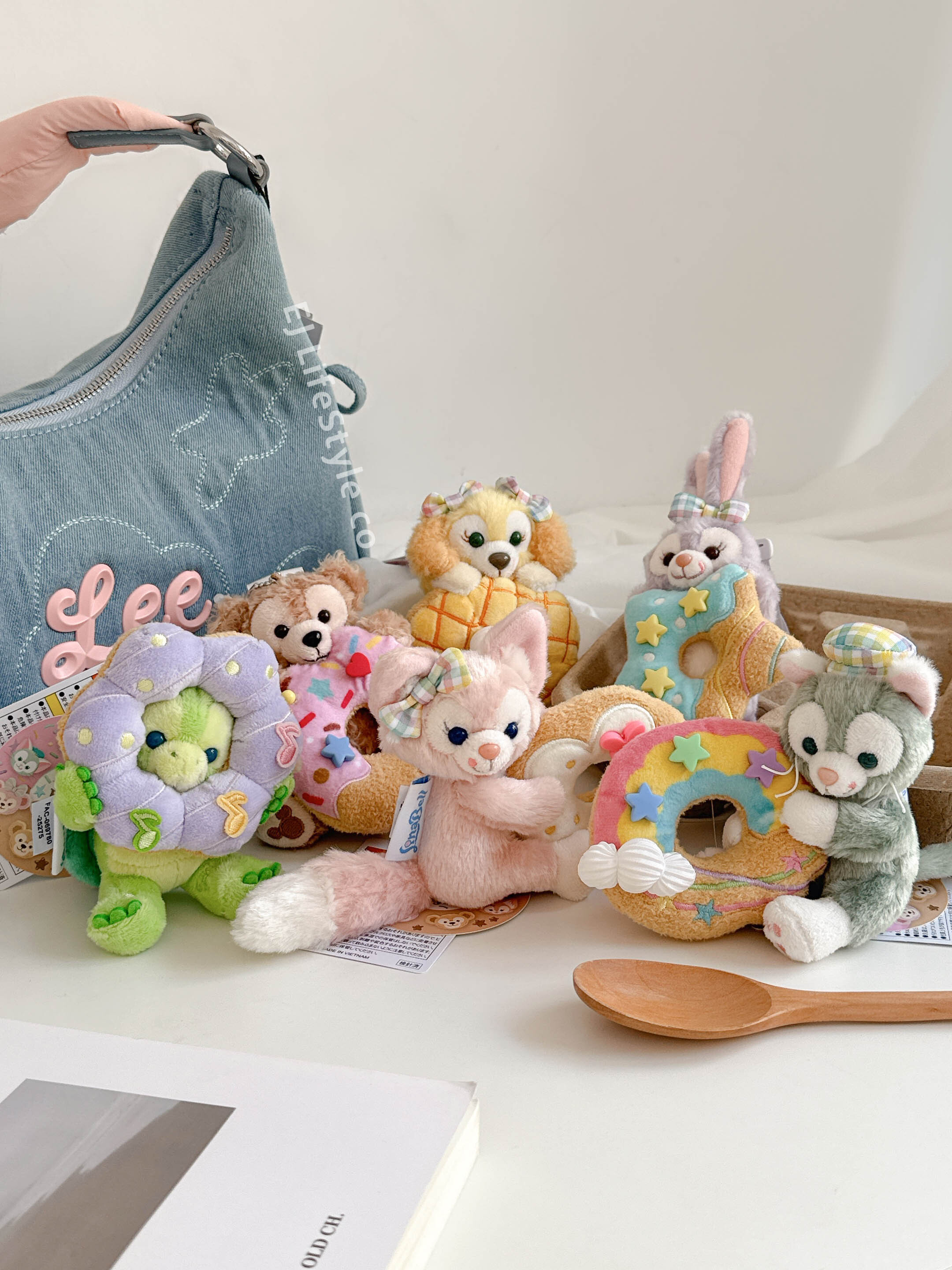 🇯🇵 DISNEY 東京迪士尼 達菲家族20週年 甜點系列 甜甜圈 星黛露 玲娜貝兒 可琦安 奧樂米拉 傑拉托尼 徽章吊飾 鑰匙圈 / 現貨