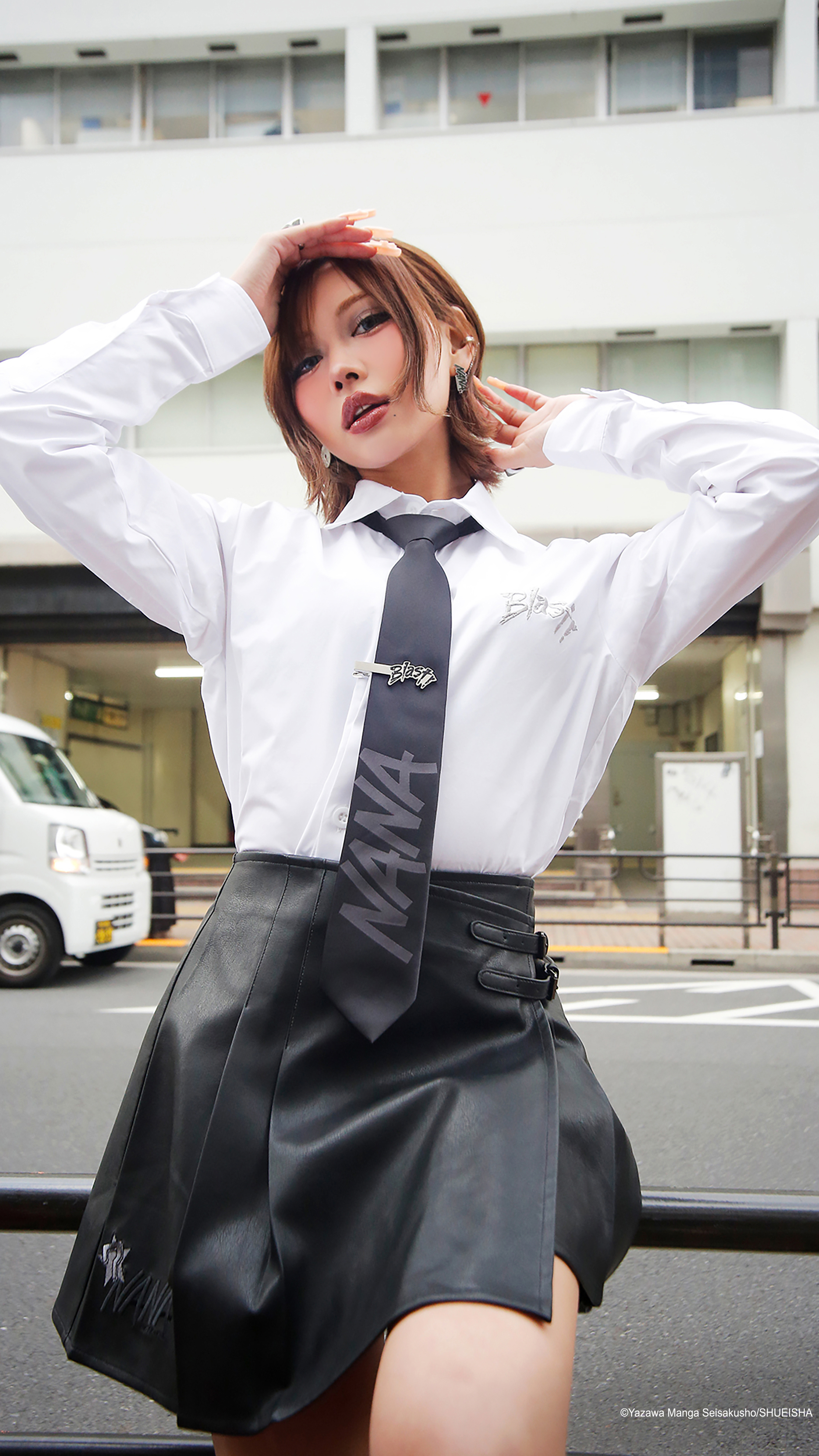 NANA白色襯衫 附領帶