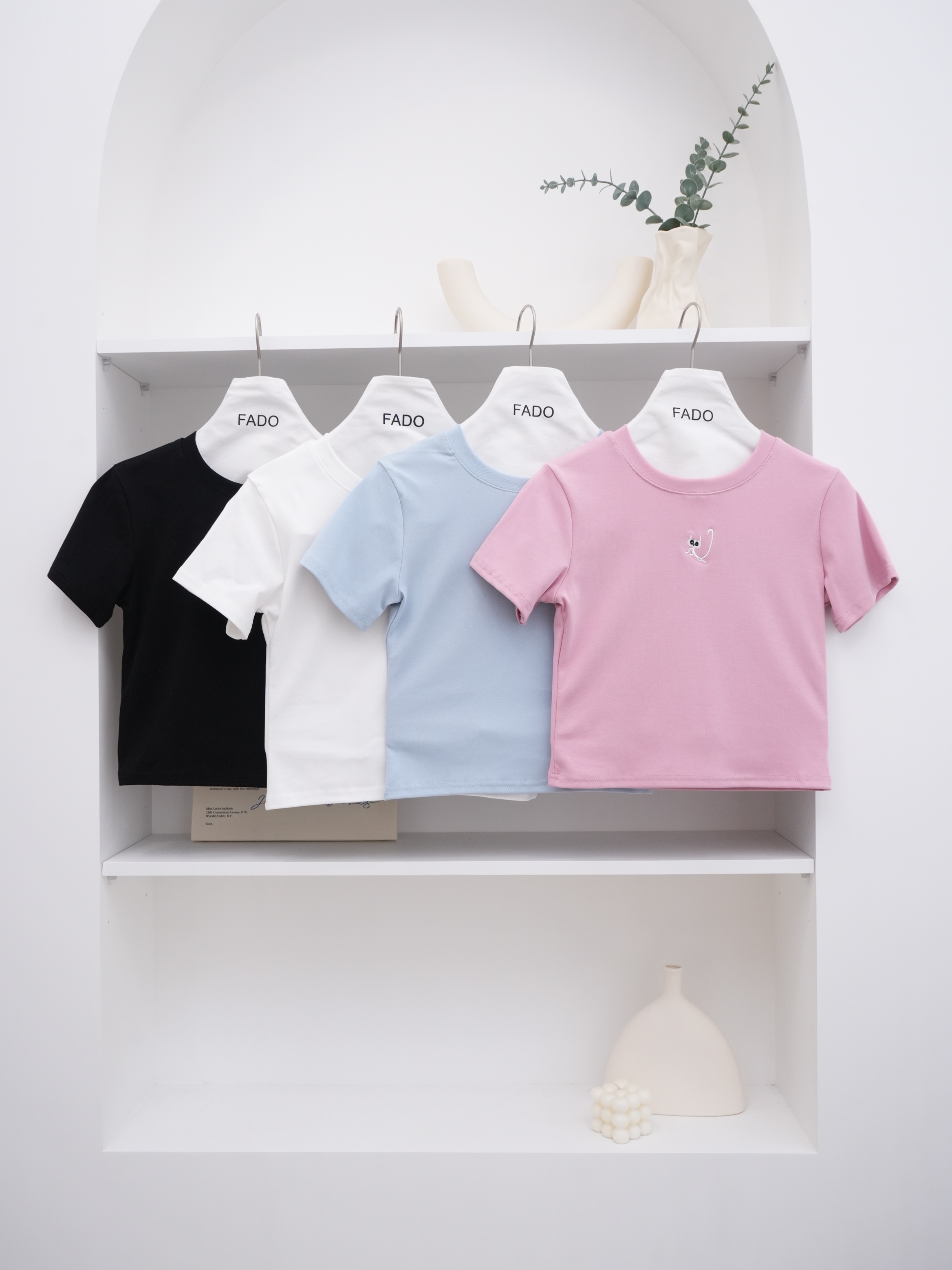 法朵Fado shop｜刺繡喵咪🐱圓領短版Tee 0215020 四色