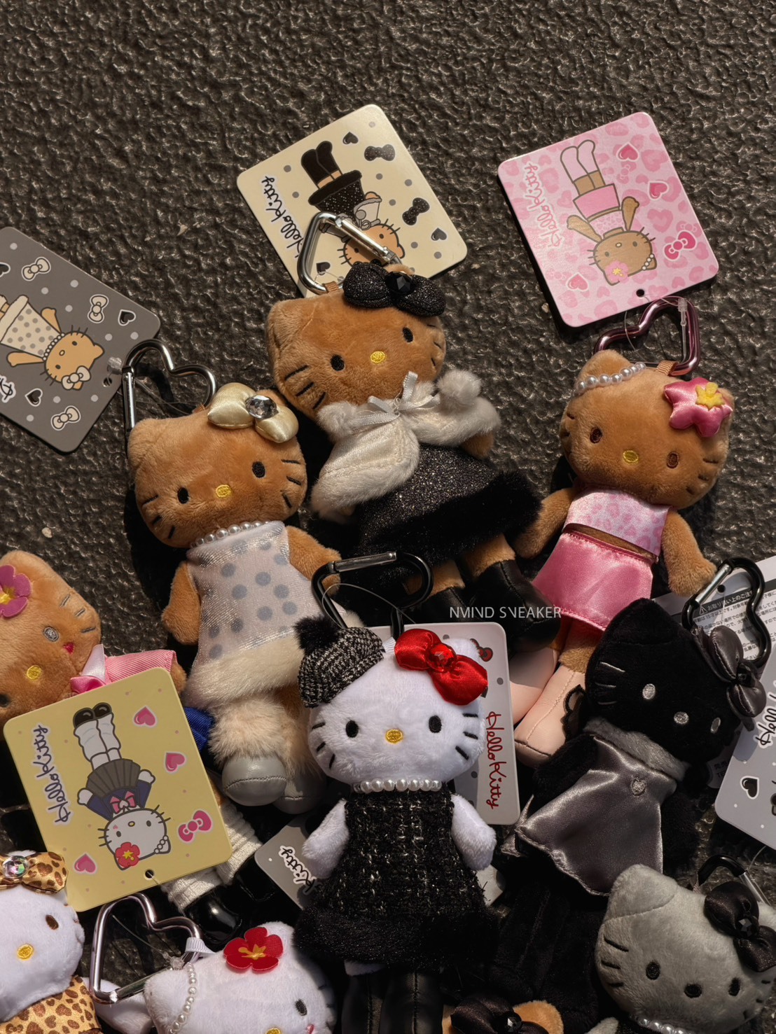 <快速出貨> 三麗鷗 長腿 HELLO KITTY 吊飾