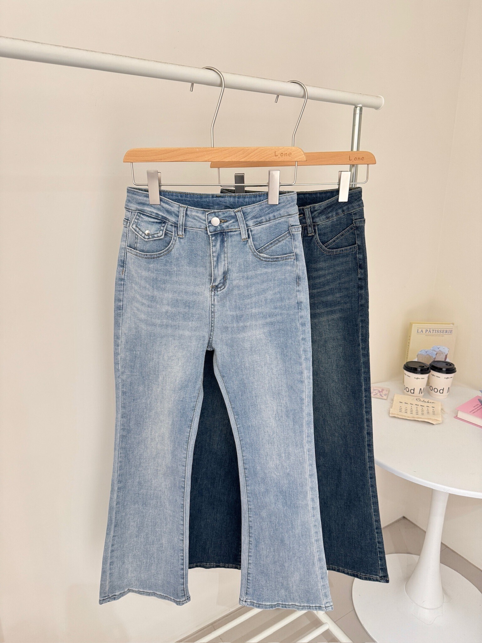 口袋造型微喇叭褲