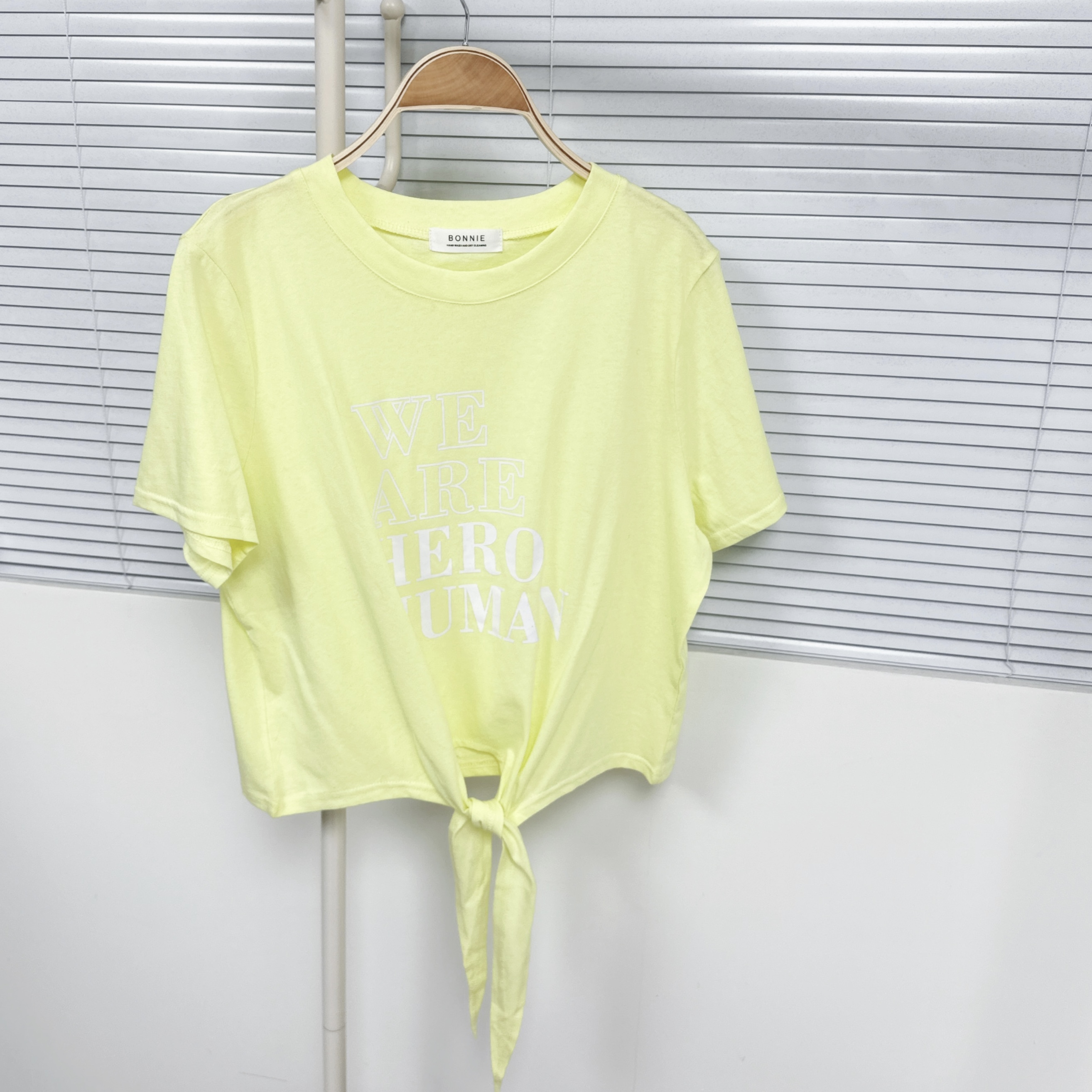 【BONNIE】英文字打結短TOP (E215)