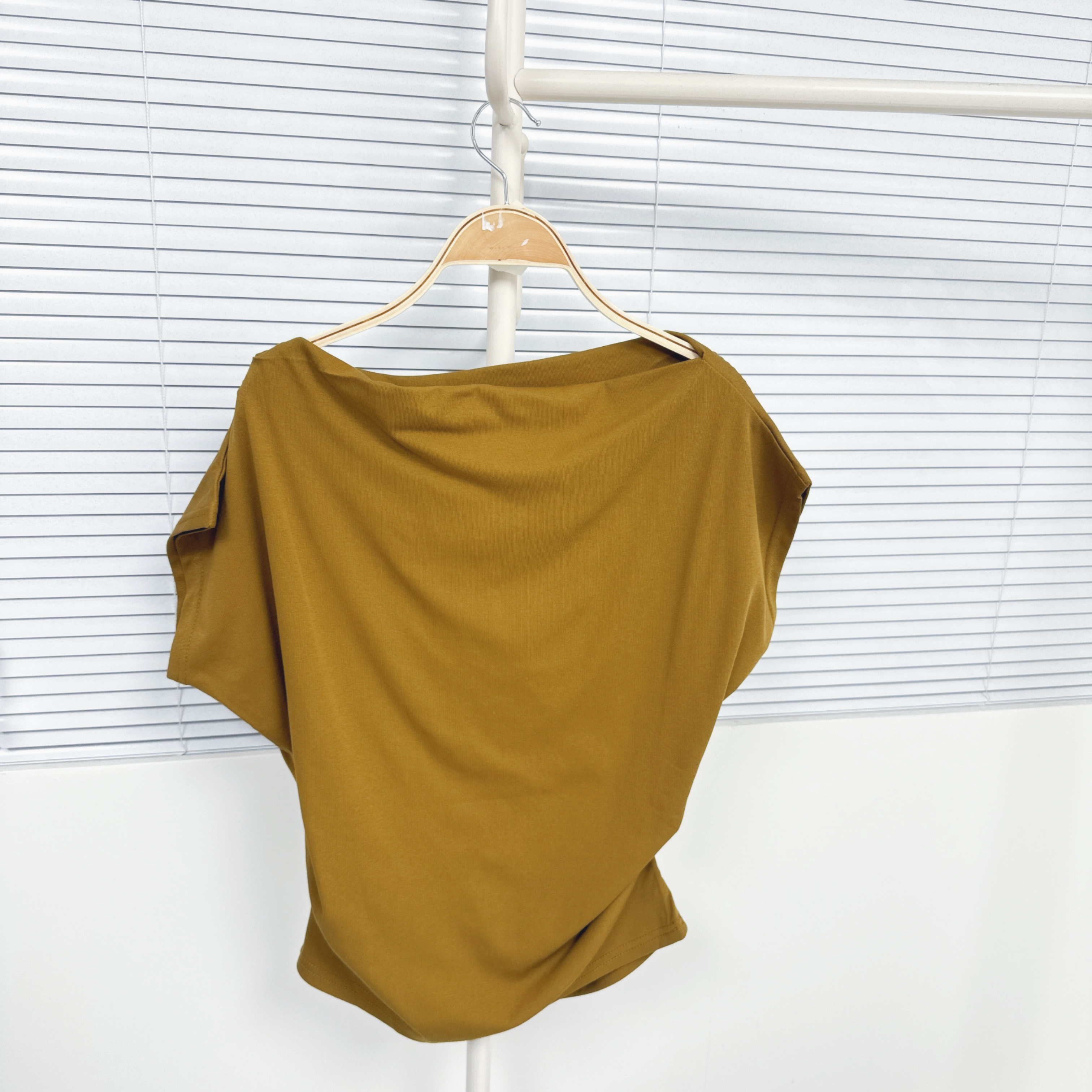 【Hoi2推介】闊一字領則束腳TOP