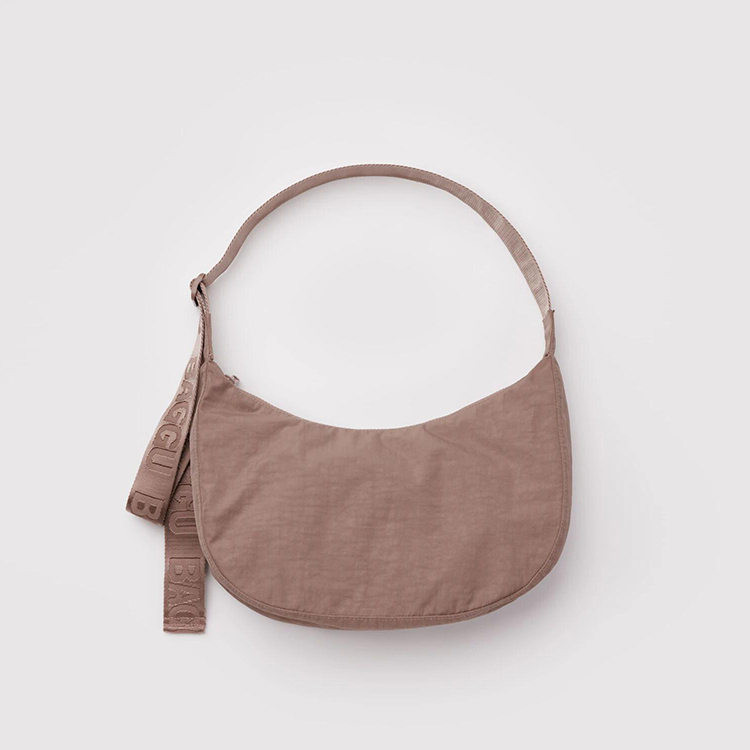 美國 BAGGU 新月尼龍肩背包  灰粉 (M)