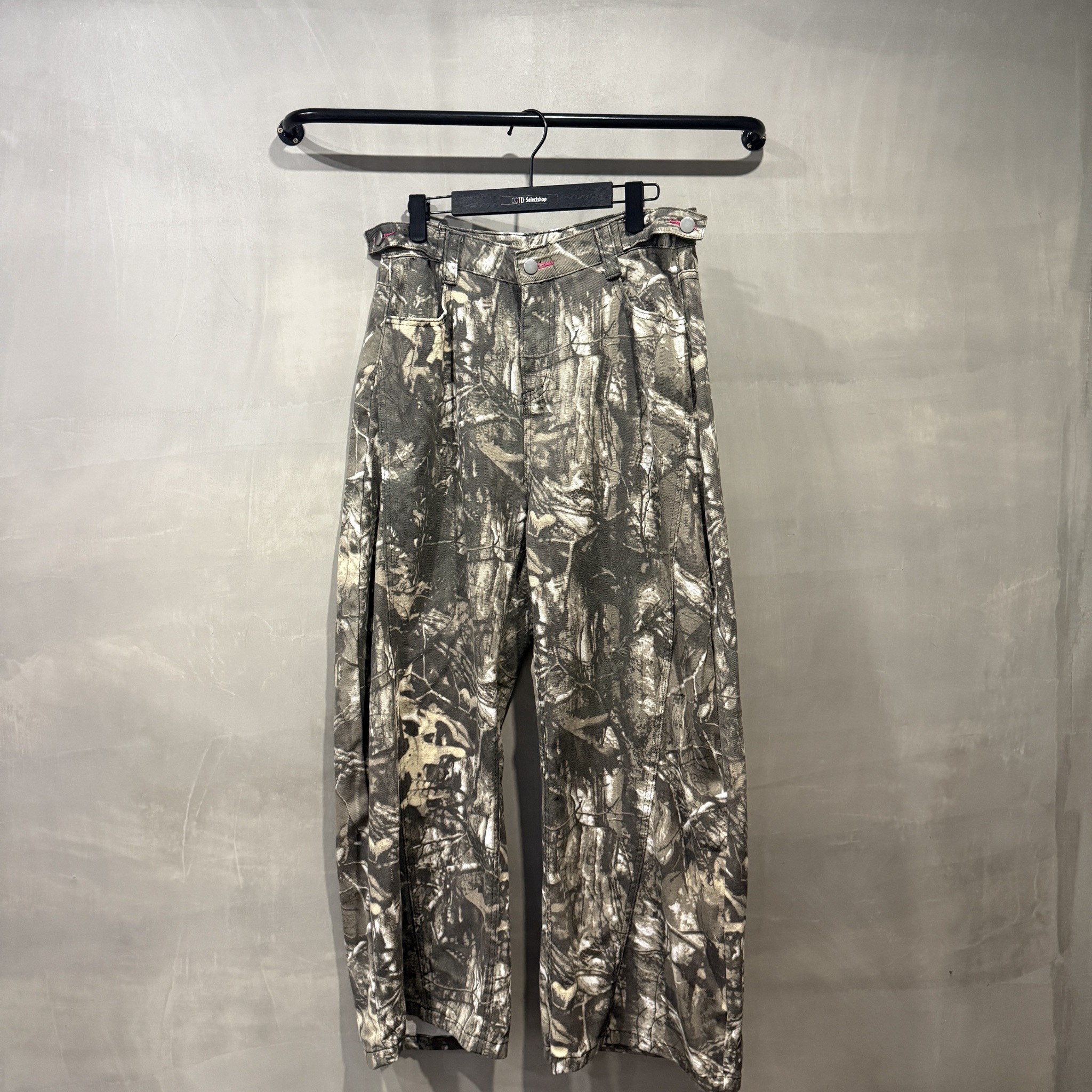 迷彩樹枝刺繡彎刀褲