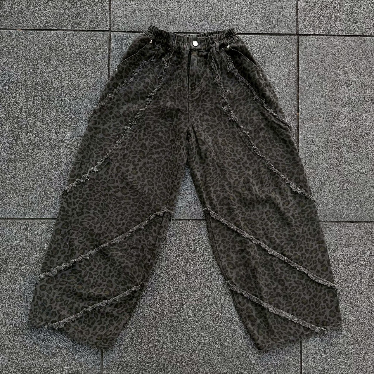 韓國豹紋毛邊彎刀褲