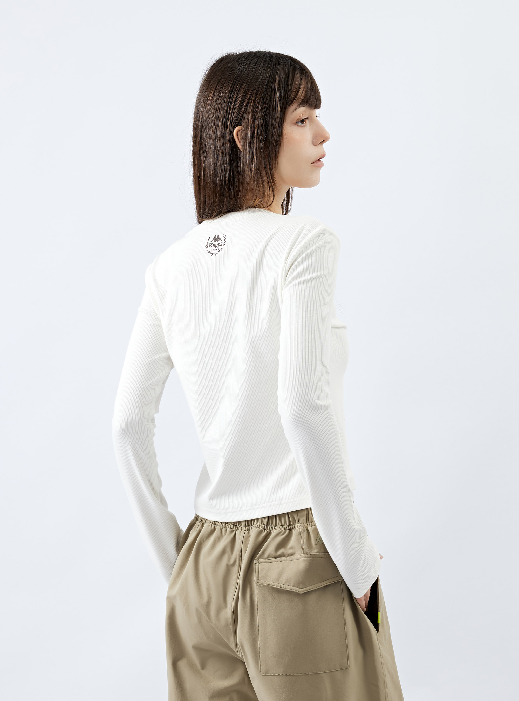 女款 亨利領素色合身長袖上衣