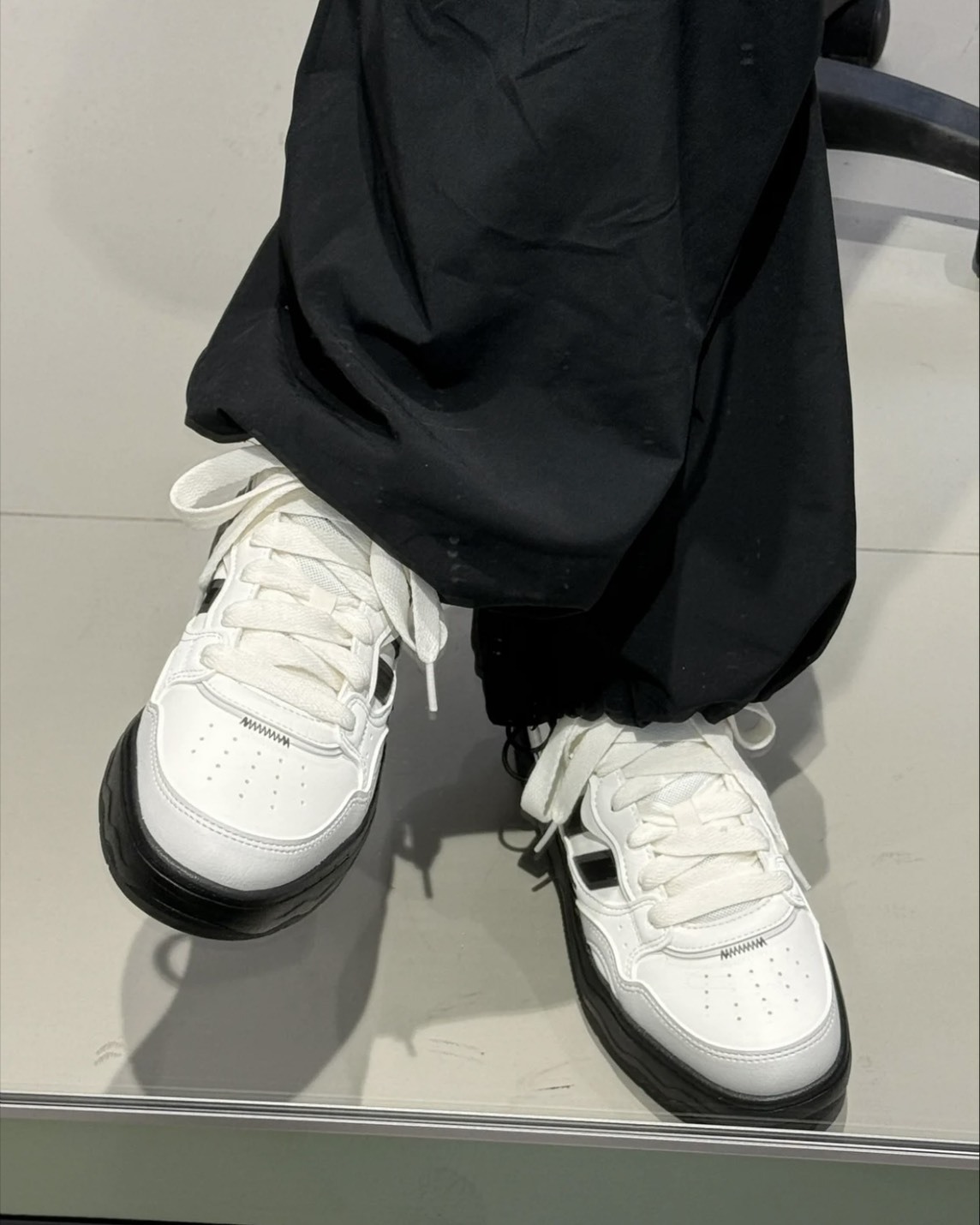 【預購】ADIDAS LITE SHUFFLE 白黑 KH9022