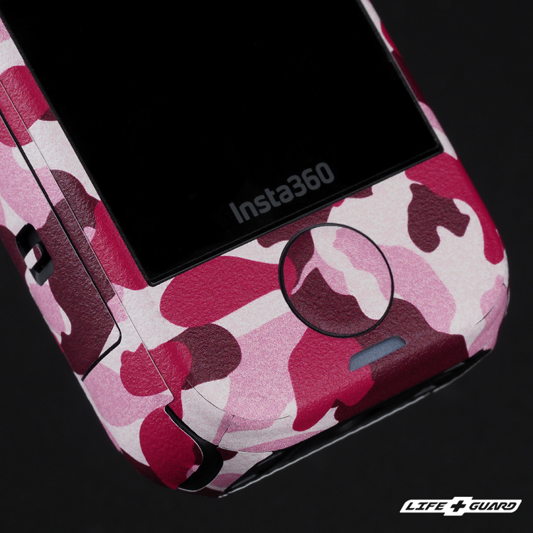 Insta360 X4 Air 相機貼膜按鍵展示圖，迷彩粉質感設計｜LIFE+GUARD