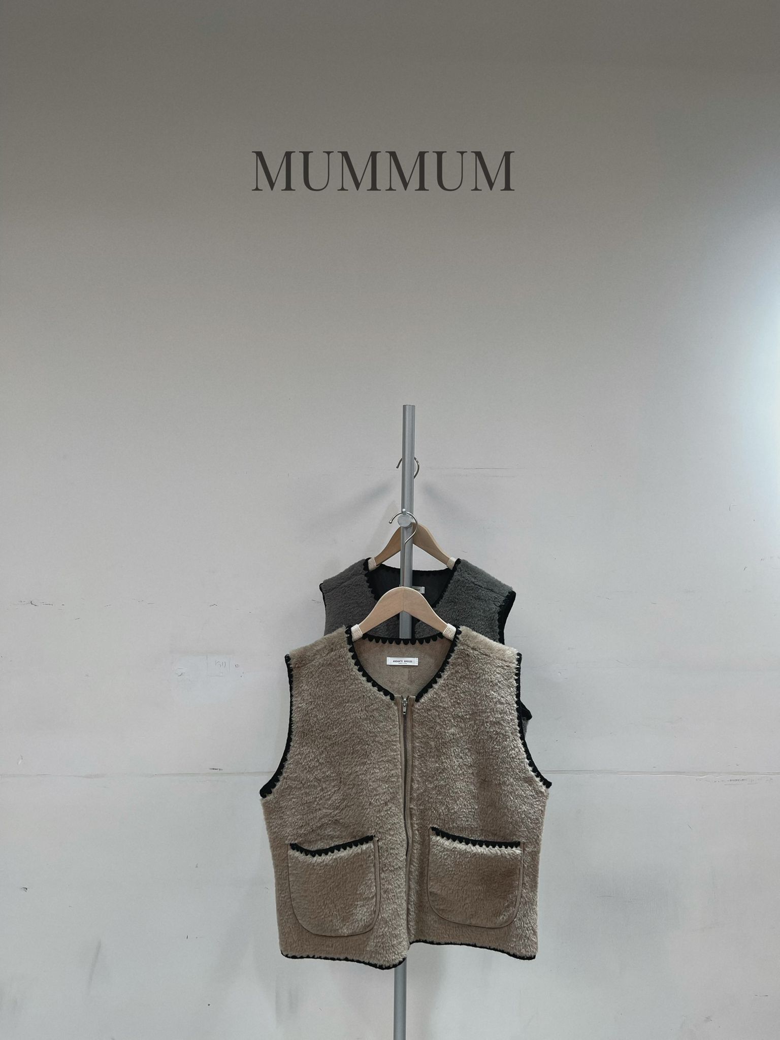 0213153a/毛毛黑綑邊背心外套 46/46/23