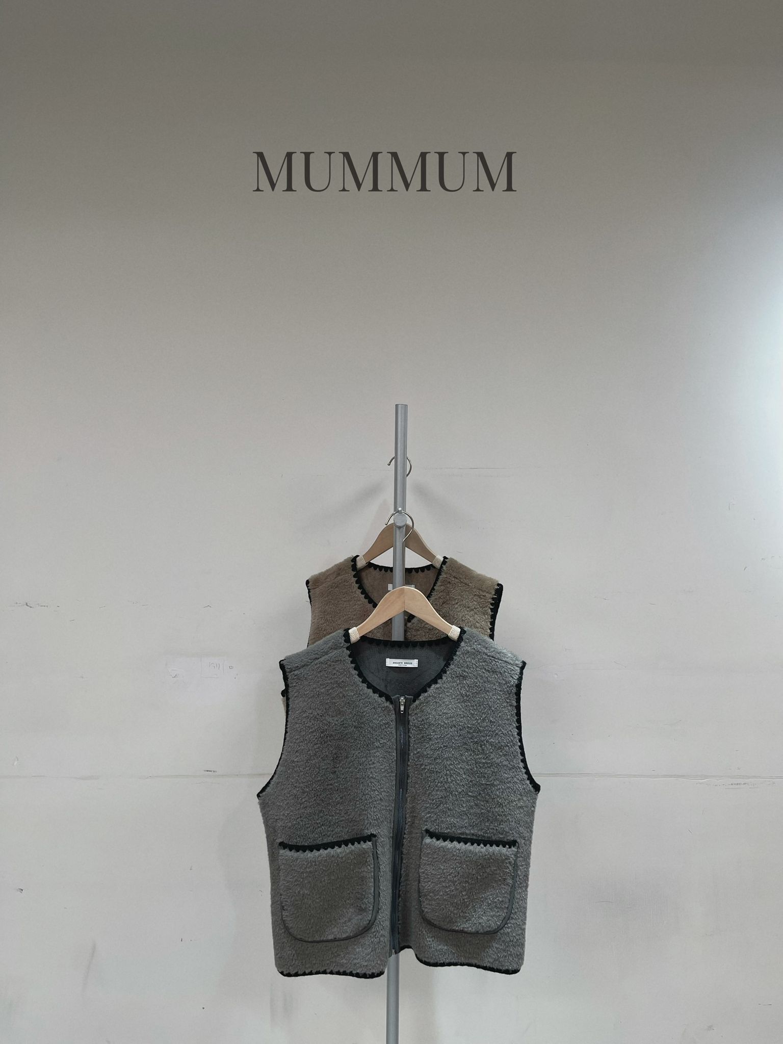 0213153a/毛毛黑綑邊背心外套 46/46/23