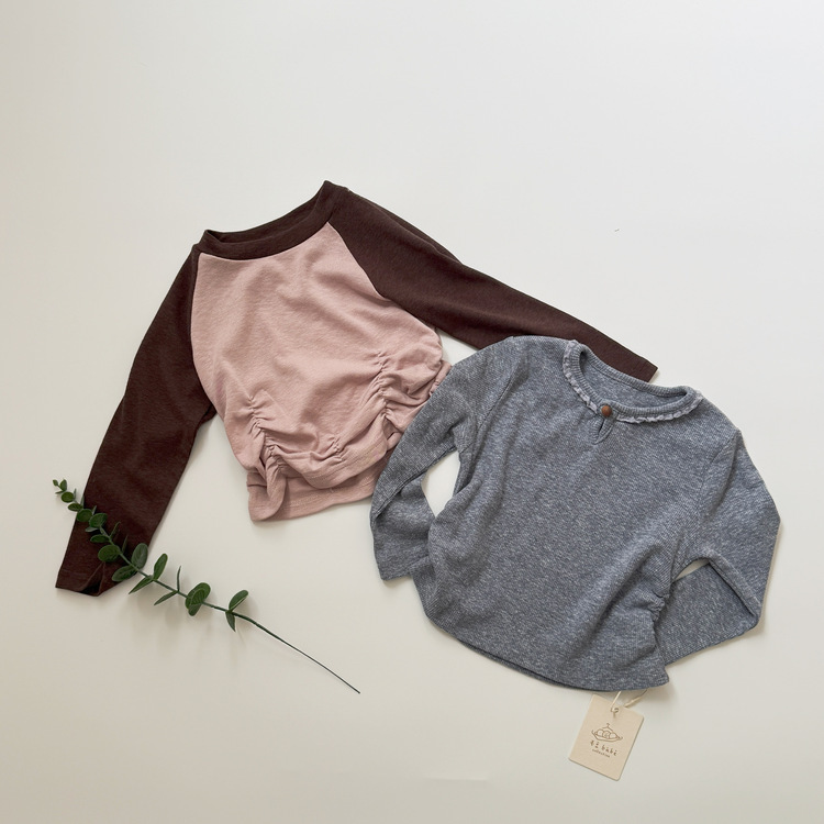 百搭素面坑條上衣