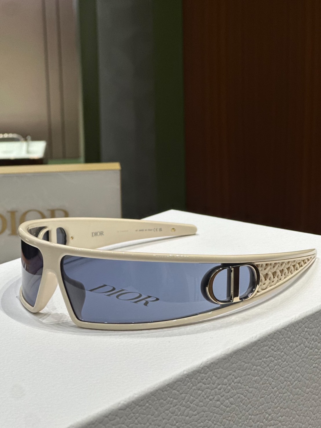 DIOR VERYDIOR M1U 髮箍 墨鏡 奶白色