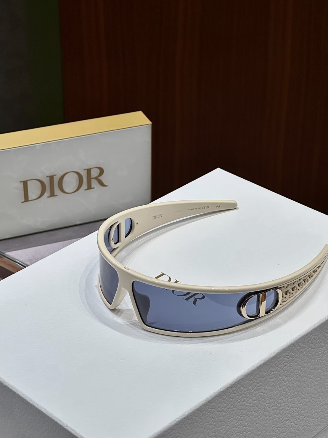 DIOR VERYDIOR M1U 髮箍 墨鏡 奶白色