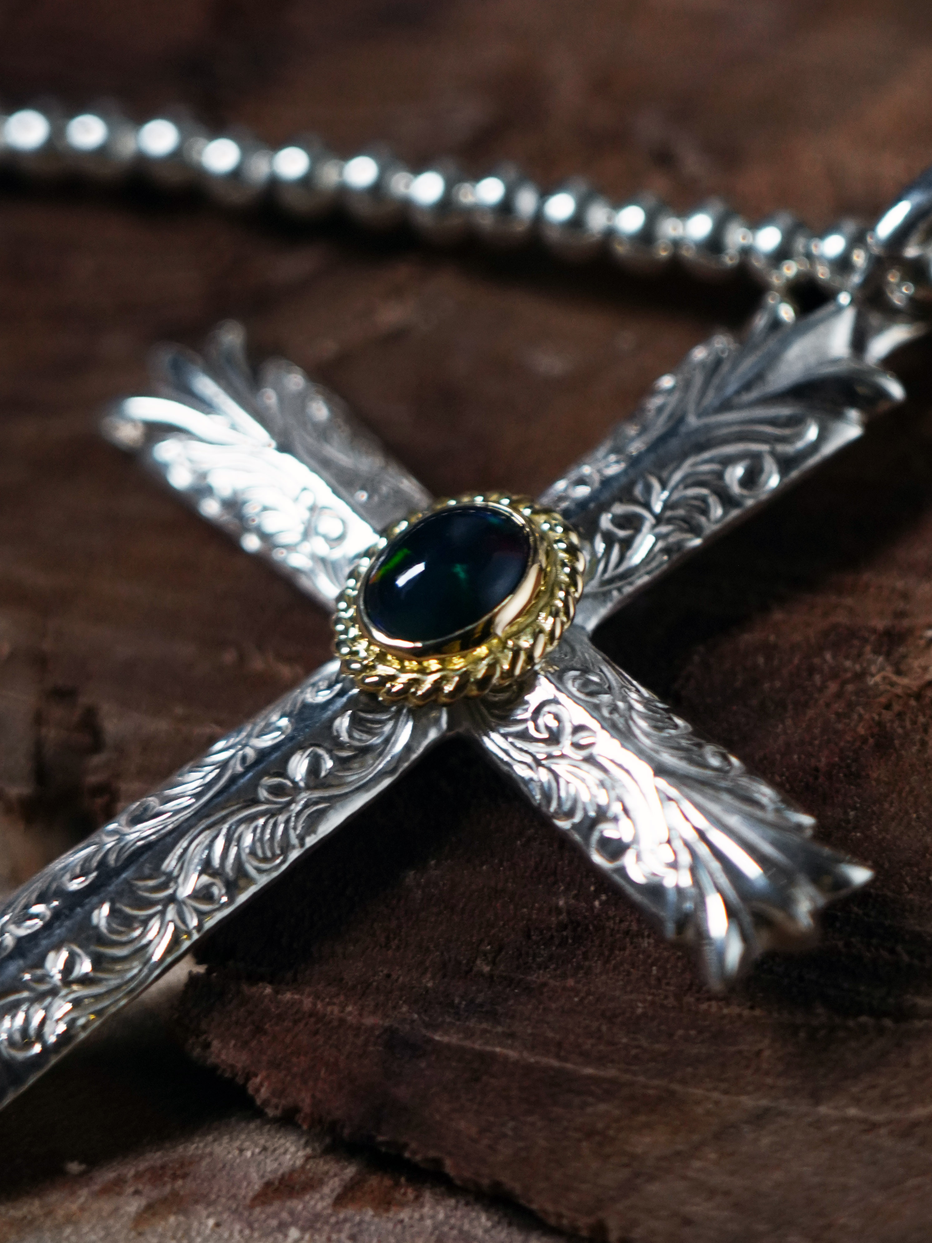 Dear Blossom 金繩黑蛋白唐草十字架 T-131 K18 BO