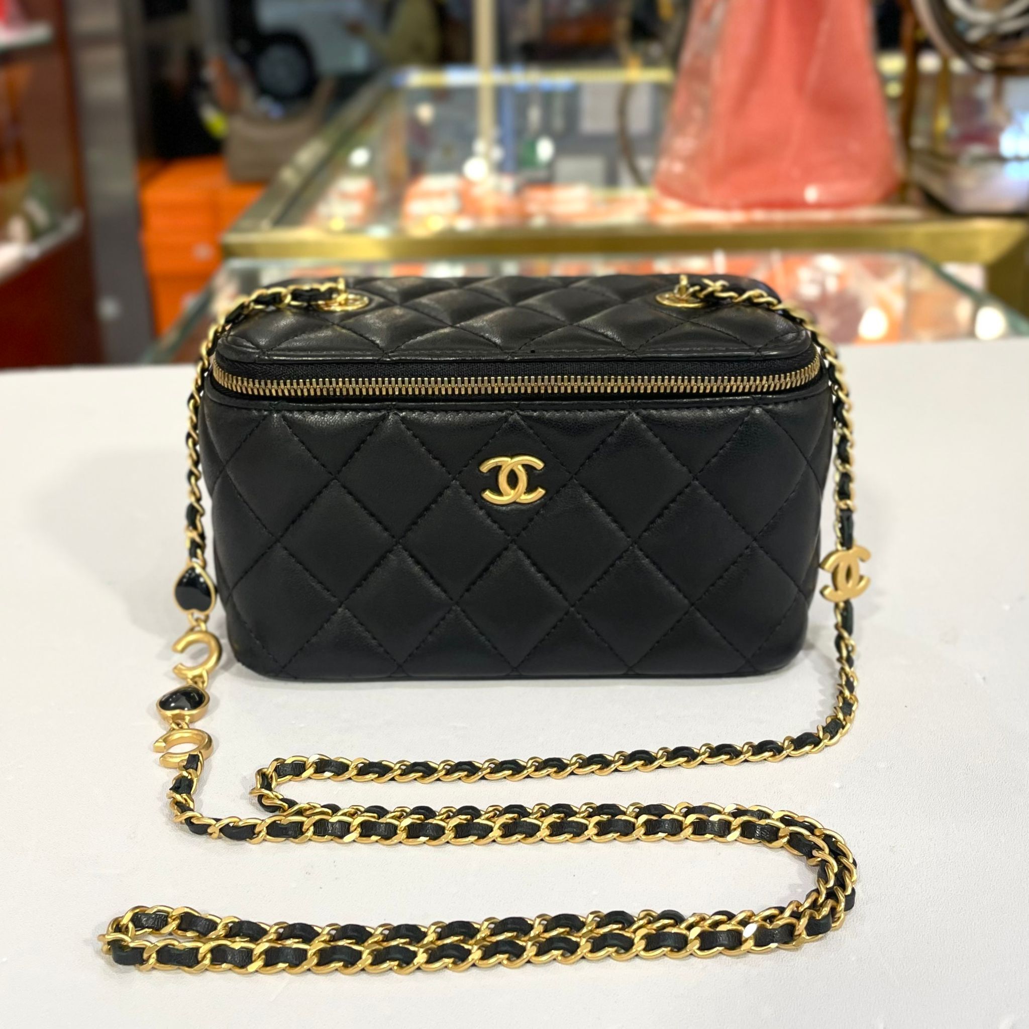 95%NEW二手CHANEL長盒子 AP3034 黑色羊皮/金扣 特別心心COCO鏈 #香榭站正品