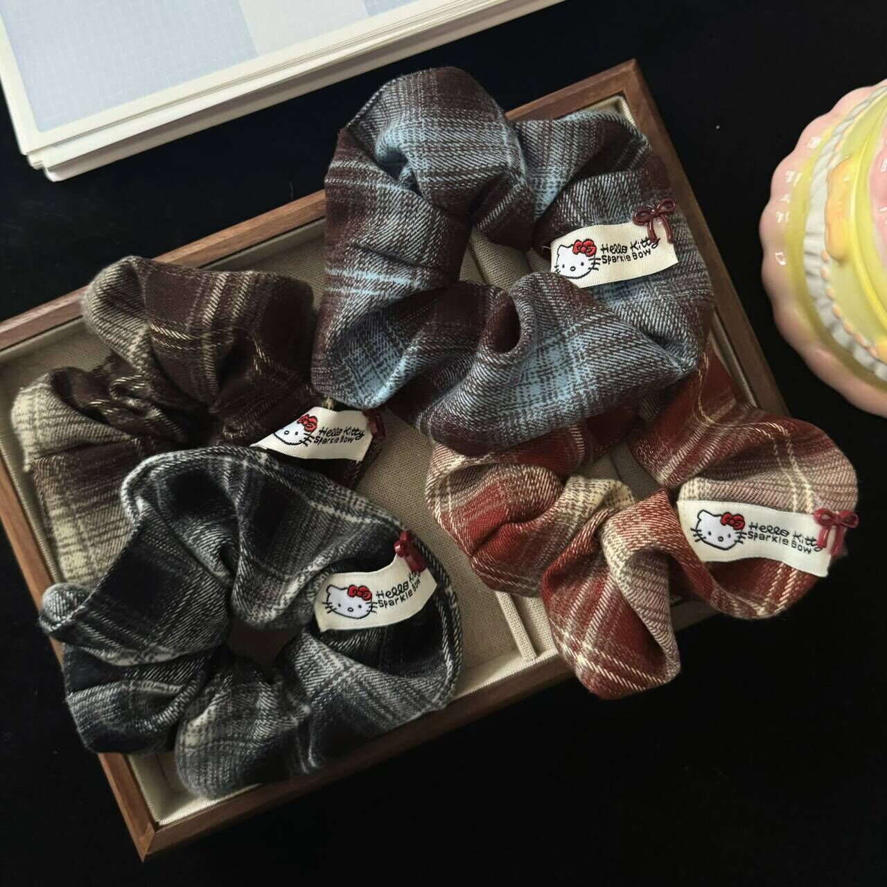 《6591》Hello Kitty時尚格紋大腸髮圈