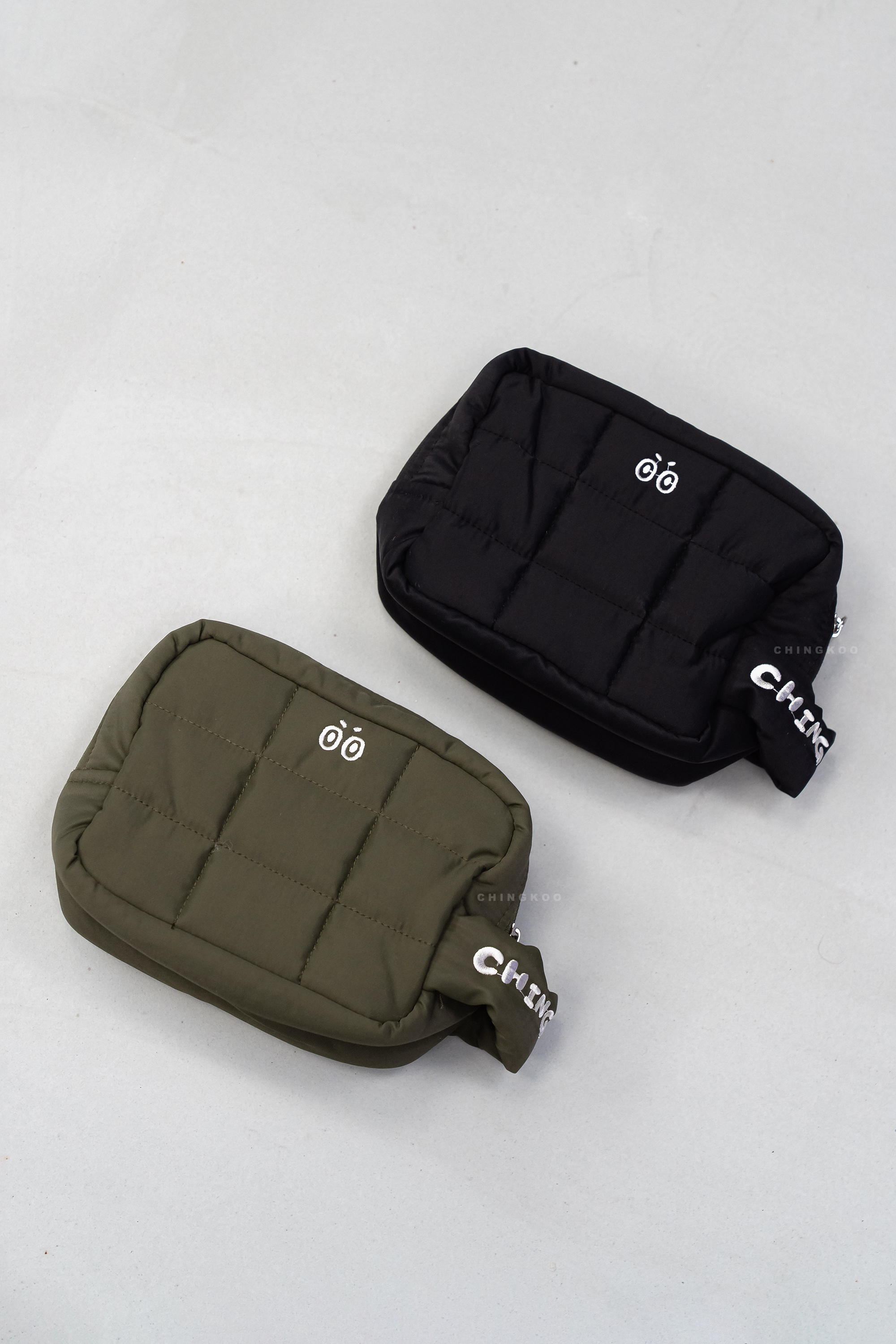 【青古CHINGKOO】刺繡LOGO絎縫防潑水洗漱包 2色