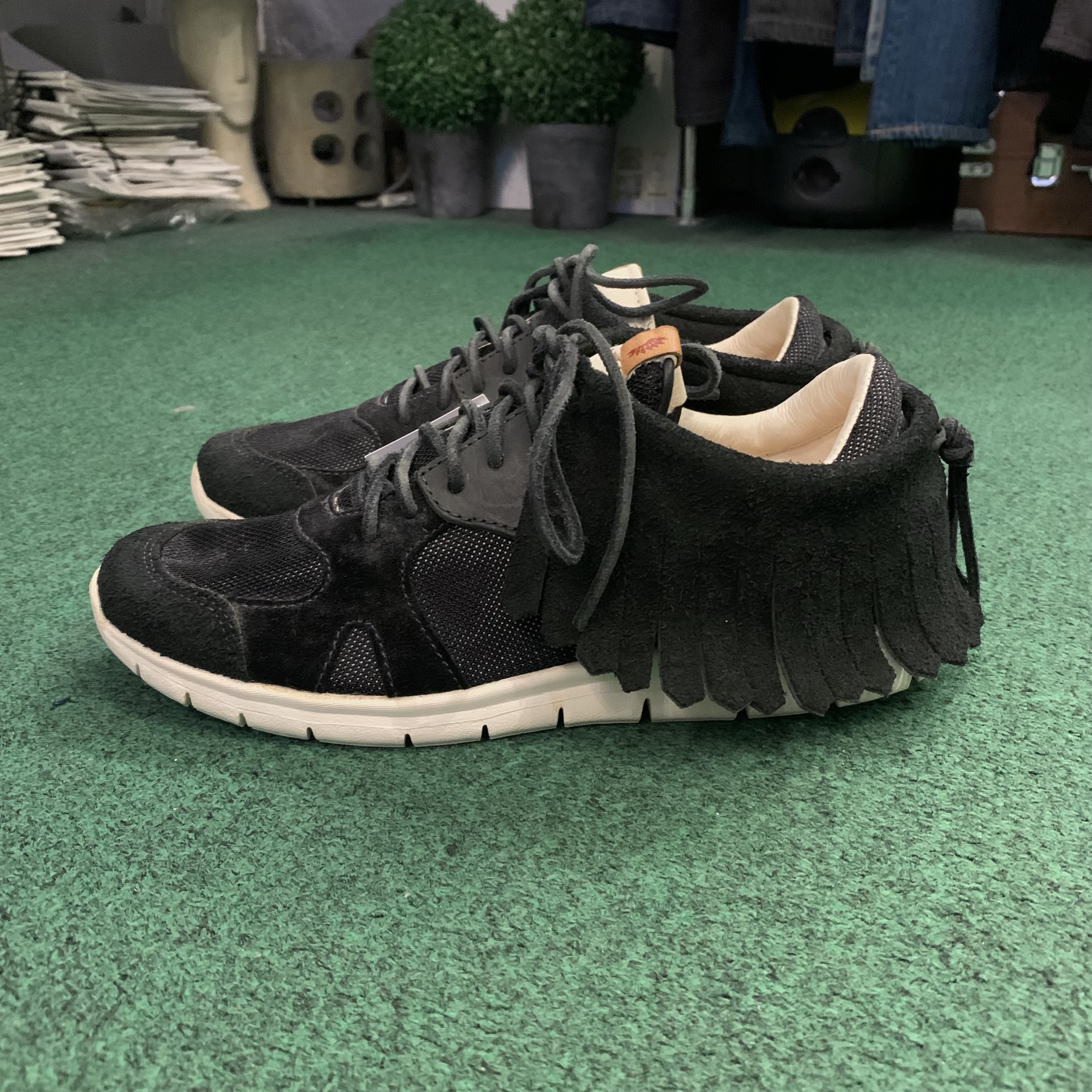 ON SALE 35% OFF : VISVIM ORAIVI SHAMAN RUNNER - BLACK SIZE 8 IN STOCK NOW (現貨發售中)
