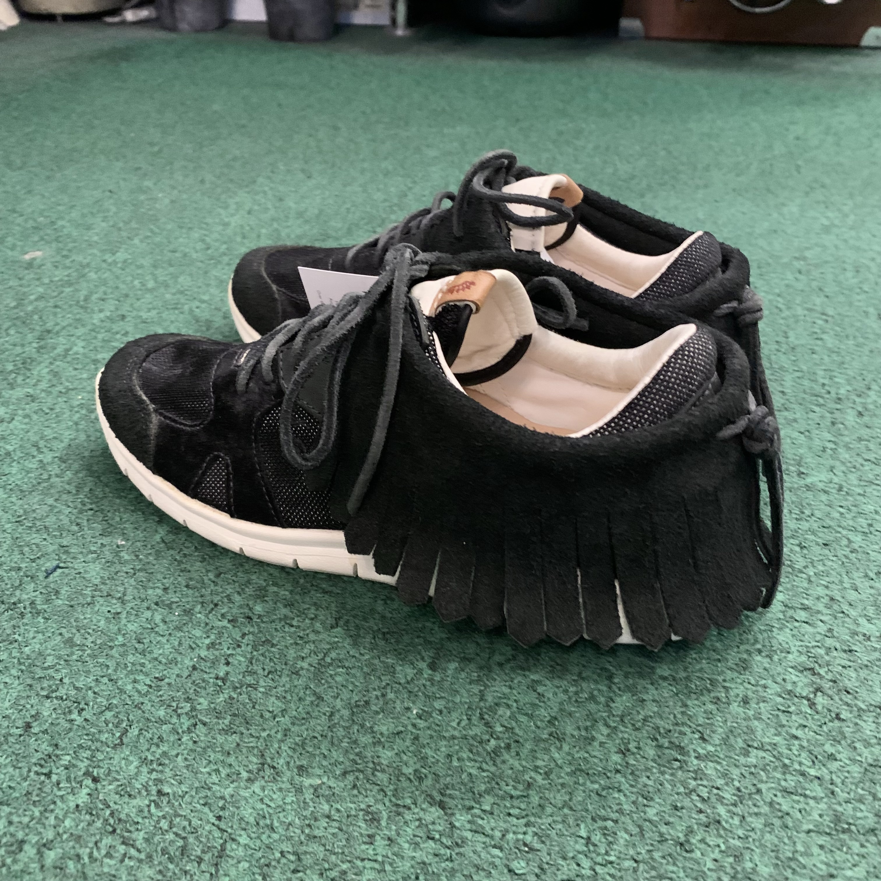 ON SALE 35% OFF : VISVIM ORAIVI SHAMAN RUNNER - BLACK SIZE 8 IN STOCK NOW (現貨發售中)