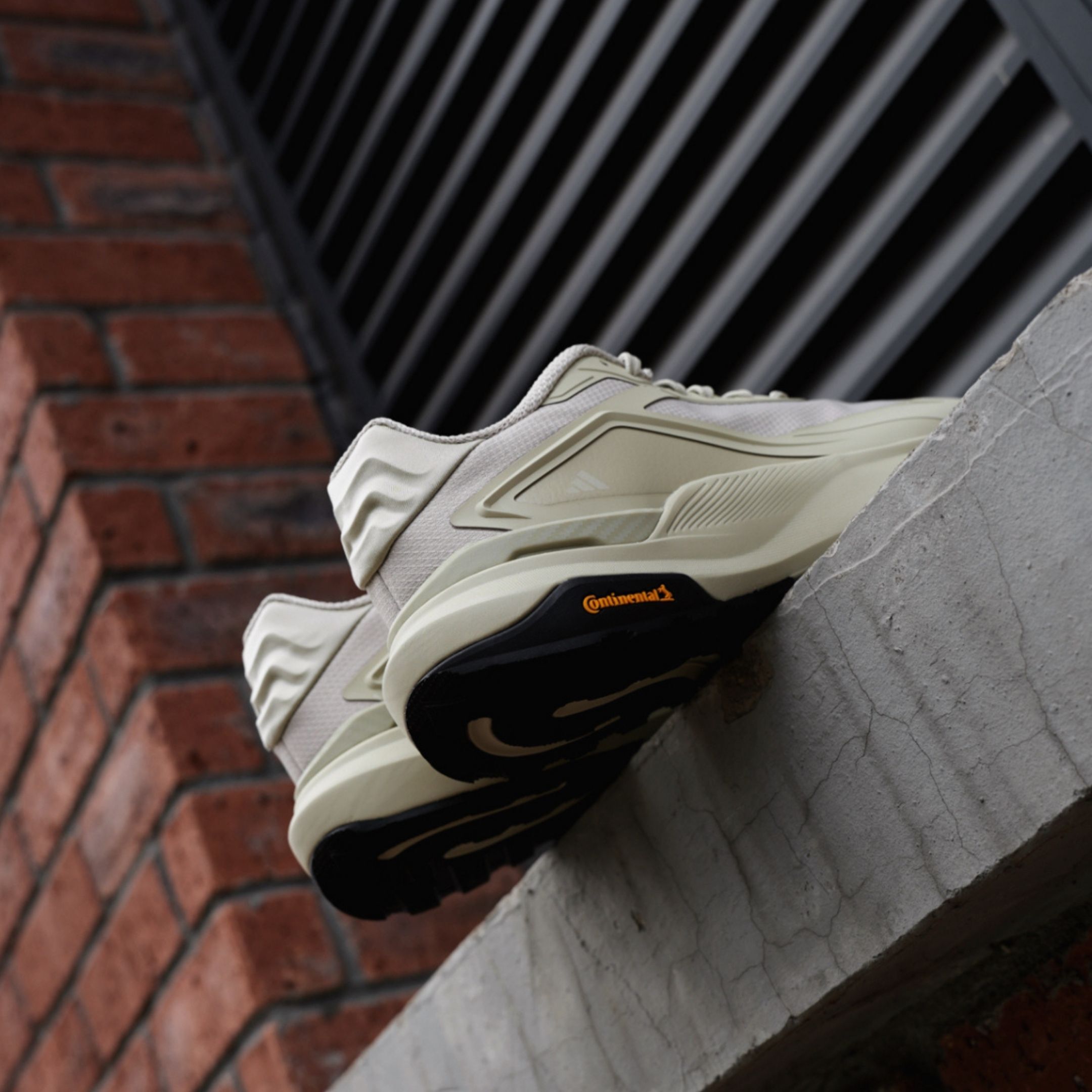 NICEDAY 代購 Adidas DreamPace 輕雲系列 茶色 米黃 慢跑 機能 跑步 運動 KK1888