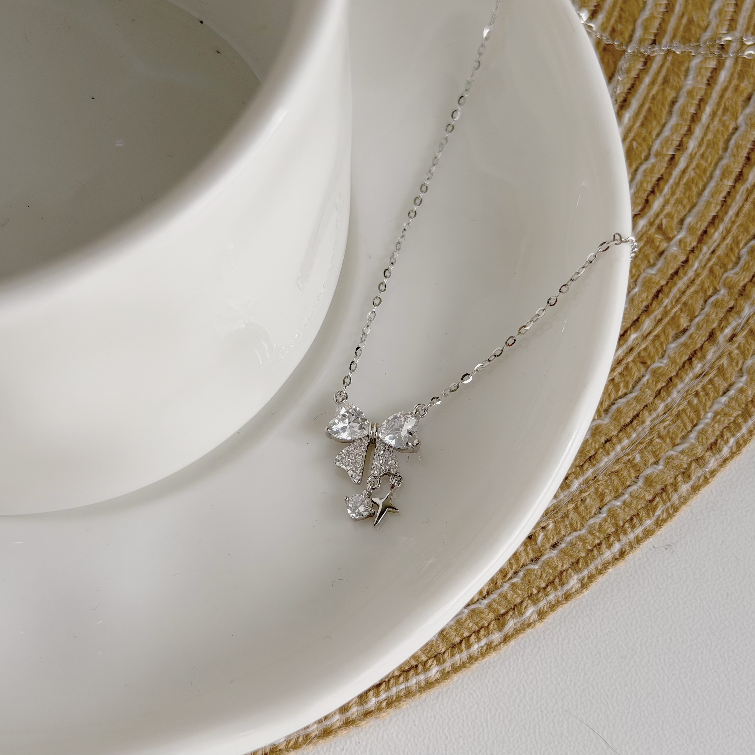 D111【輕奢】鋯石蝴蝶結垂吊純銀鎖骨鏈