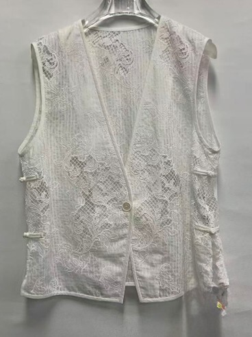 A17 G622327919 - 米白色鏤空通花馬甲