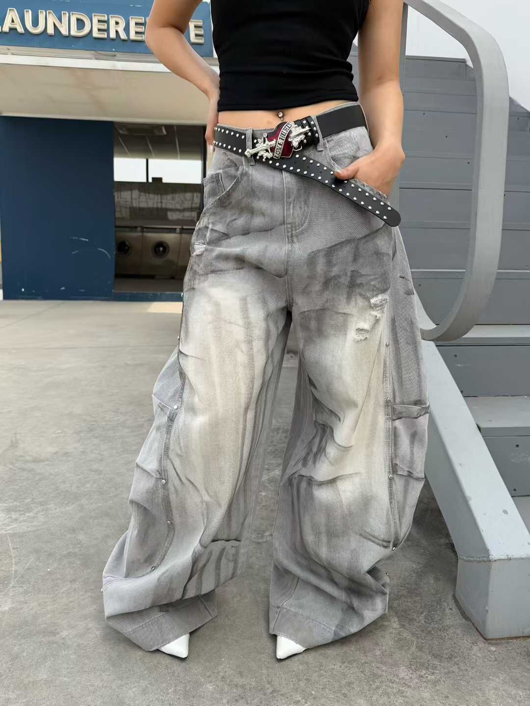 《S.V》髒染水洗立體彎刀褲