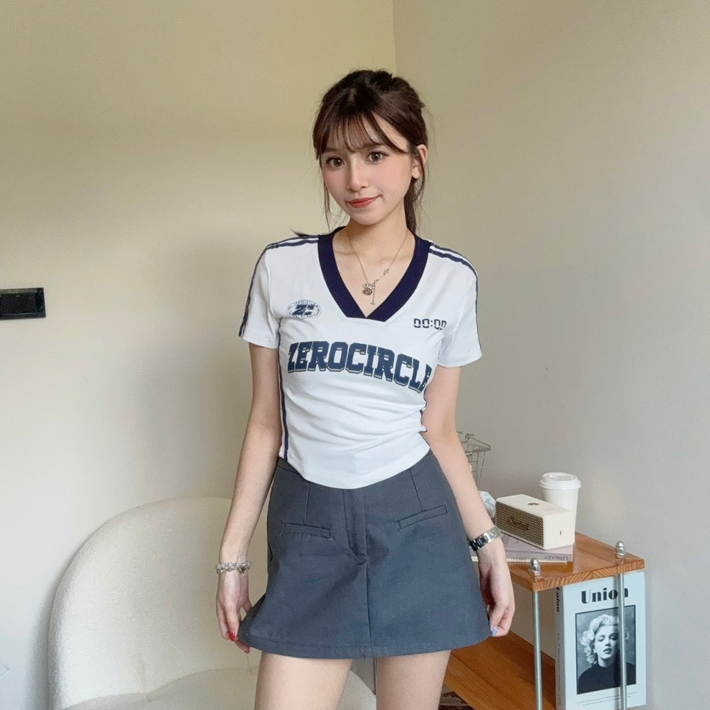 V領美式復古T恤  (3colors) 女生上衣 2025