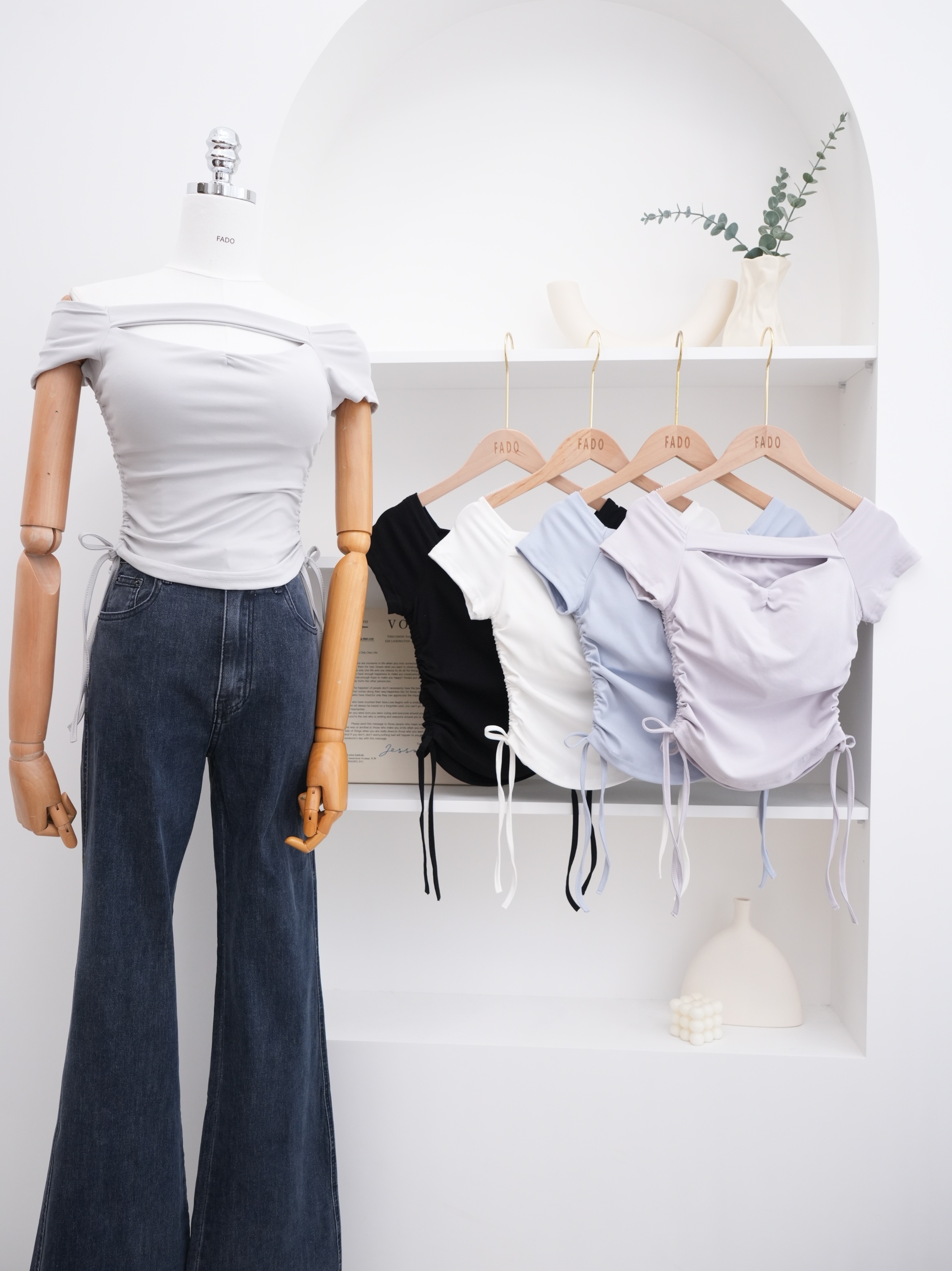 法朵Fado shop｜素面領鏤空側邊抽繩一字領Tee{有杯墊} 0215057 五色