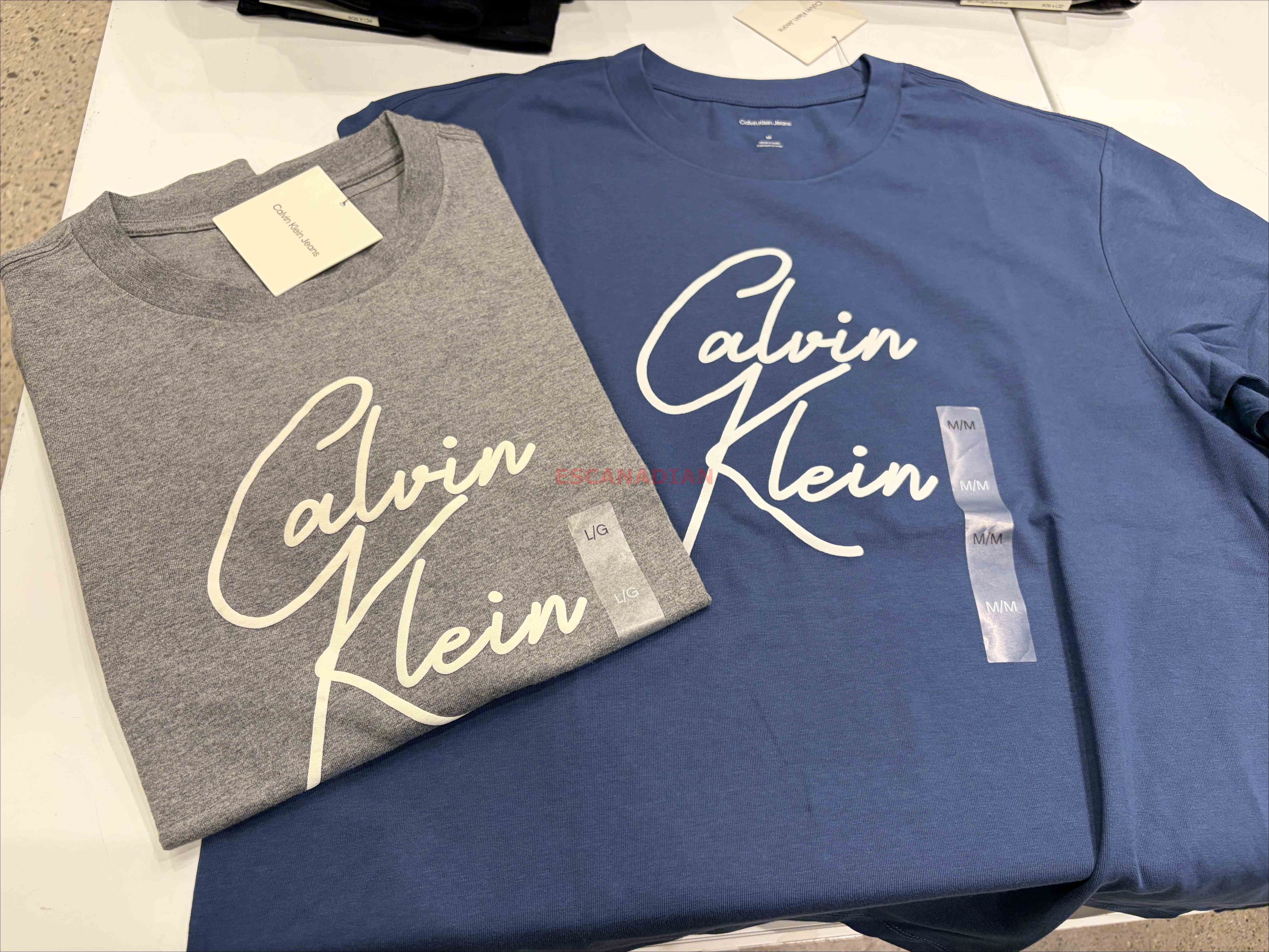 CK 男大人 草寫字樣 小厚磅 短TEE (2色)