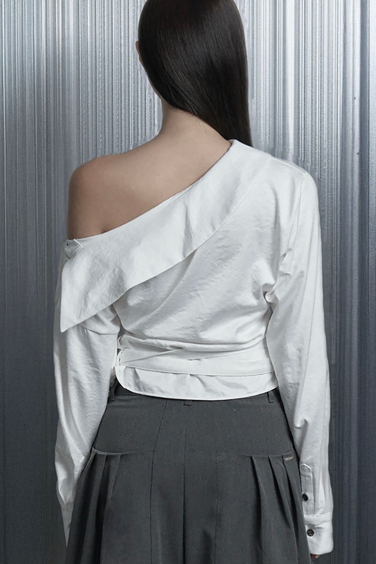 ETRE AU SOMMET 立體 垂墜 單肩 設計 上衣