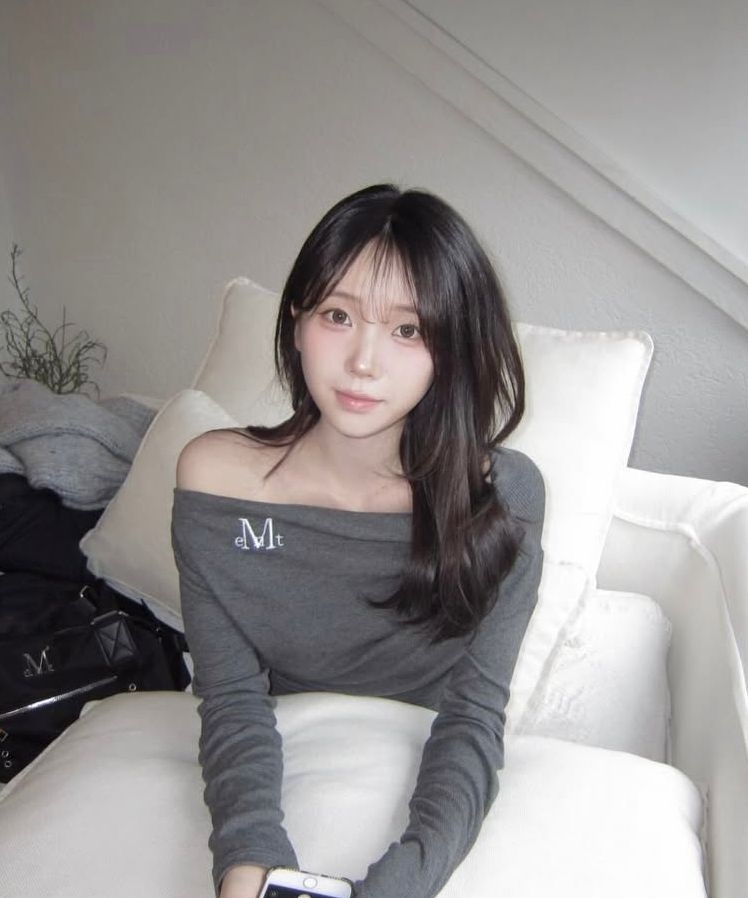 MUCENT LIVRE 不對稱 露肩 造型 上衣 P0000BLI