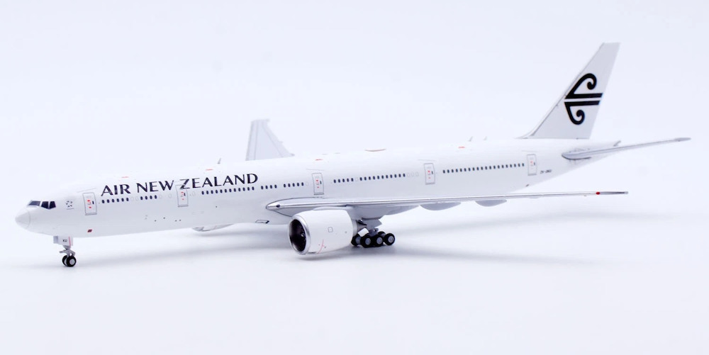1/400 紐西蘭航空波音777-300ER [全白] 註冊號碼：ZK-OKU