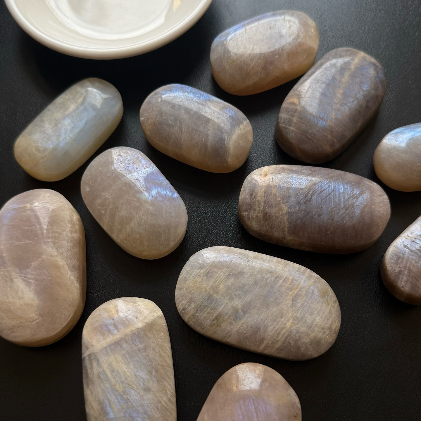 [原石] 奶油月光石 / 日月同輝石 水晶把玩