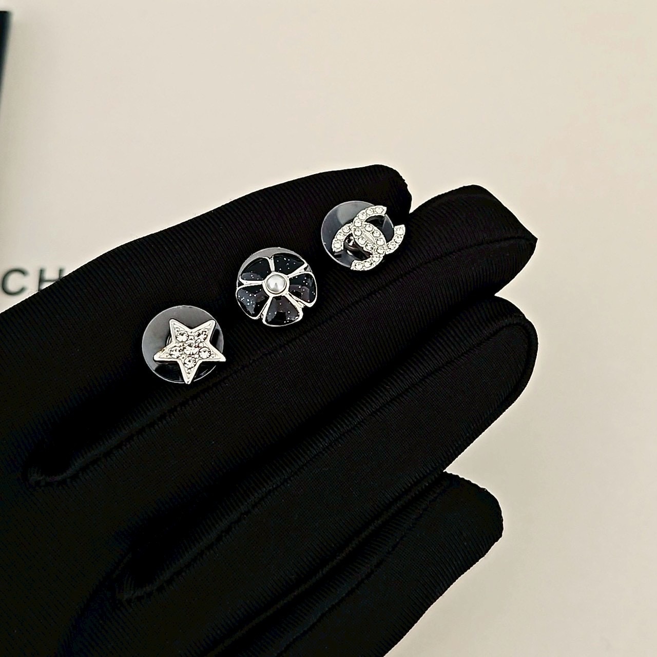 18k 香奶奶26c”白金鑽星空/黑山茶花三件組高奢定製耳釘