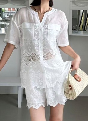 A37 G522624930 米白色蕾絲鏤空短袖恤衫 + 短褲套裝