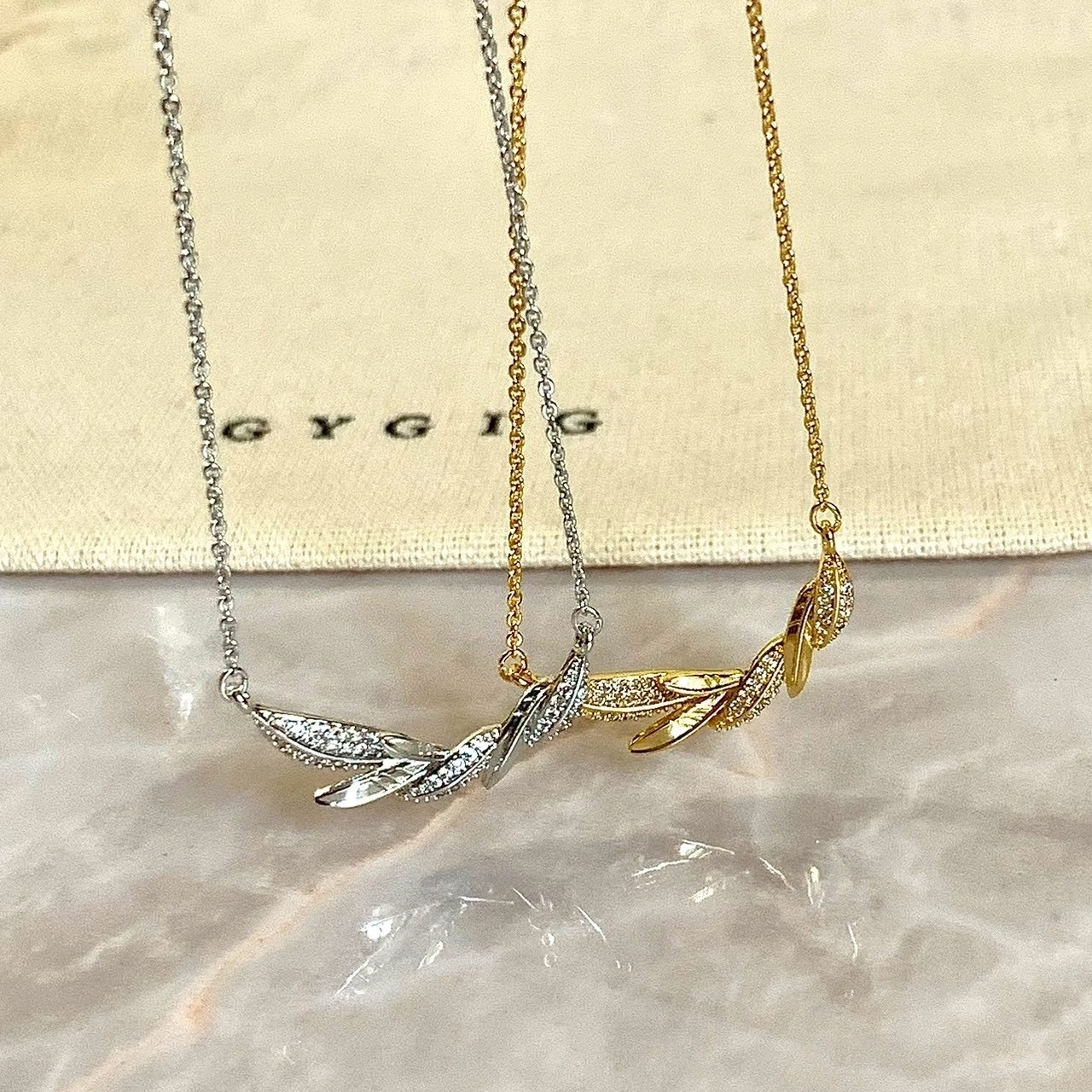 Gy”Solace鑲鑽夢幻羽翼微笑線項鍊