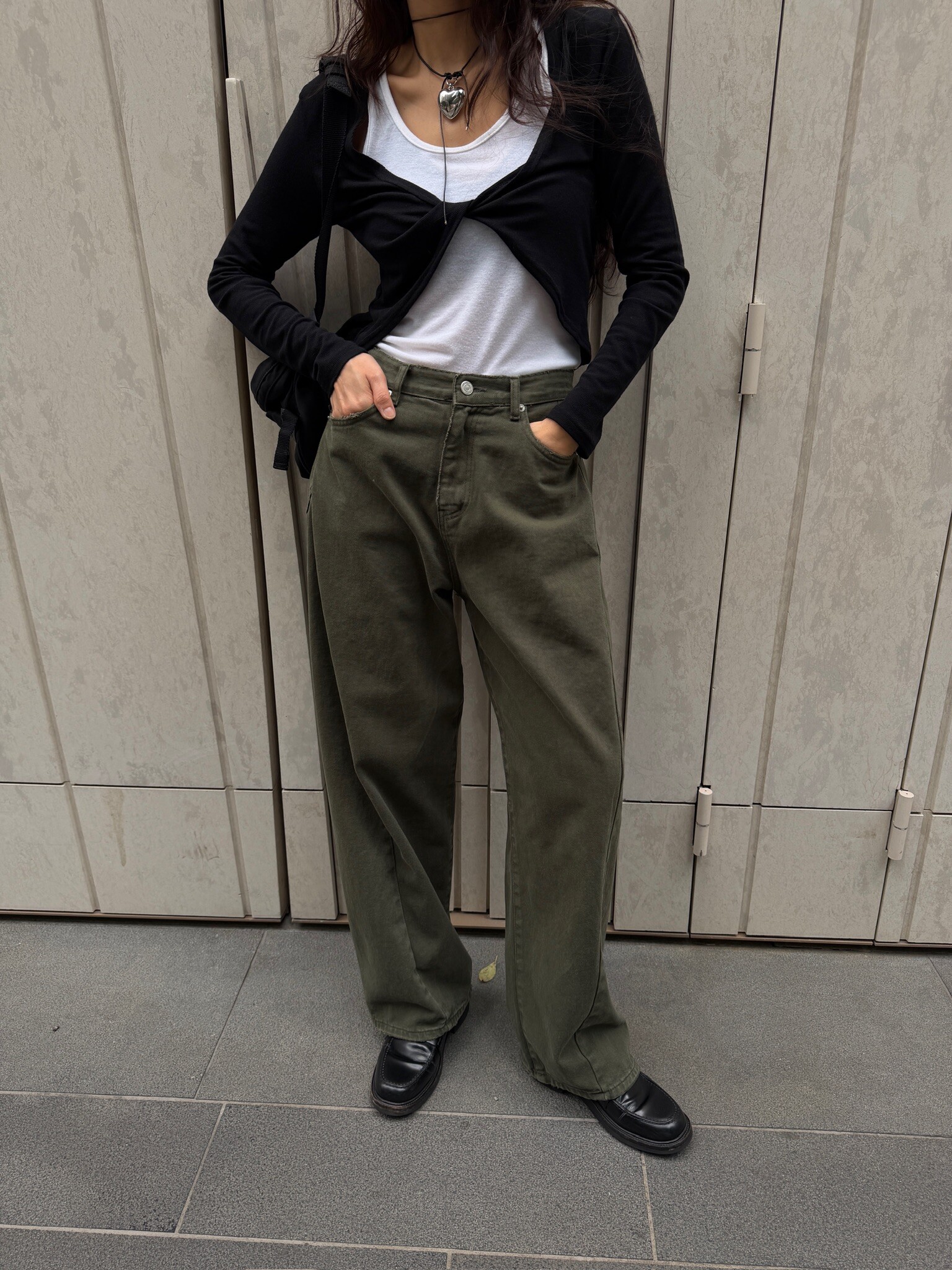 Army green cutting baggy jeans